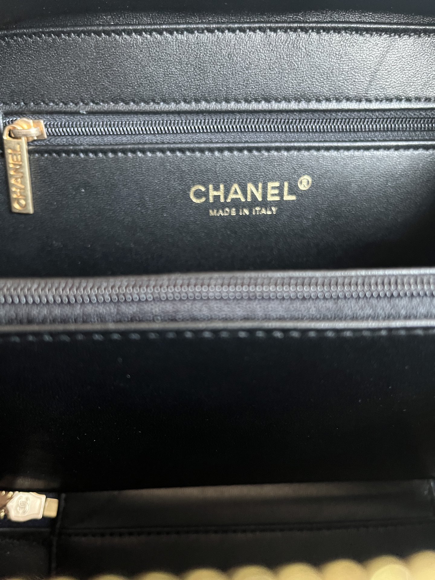️💕Chane 型号93343#Vanity case 2020SS复古化妆包相机包,在原有的元素上加入了新的创意 多了链条设计 9