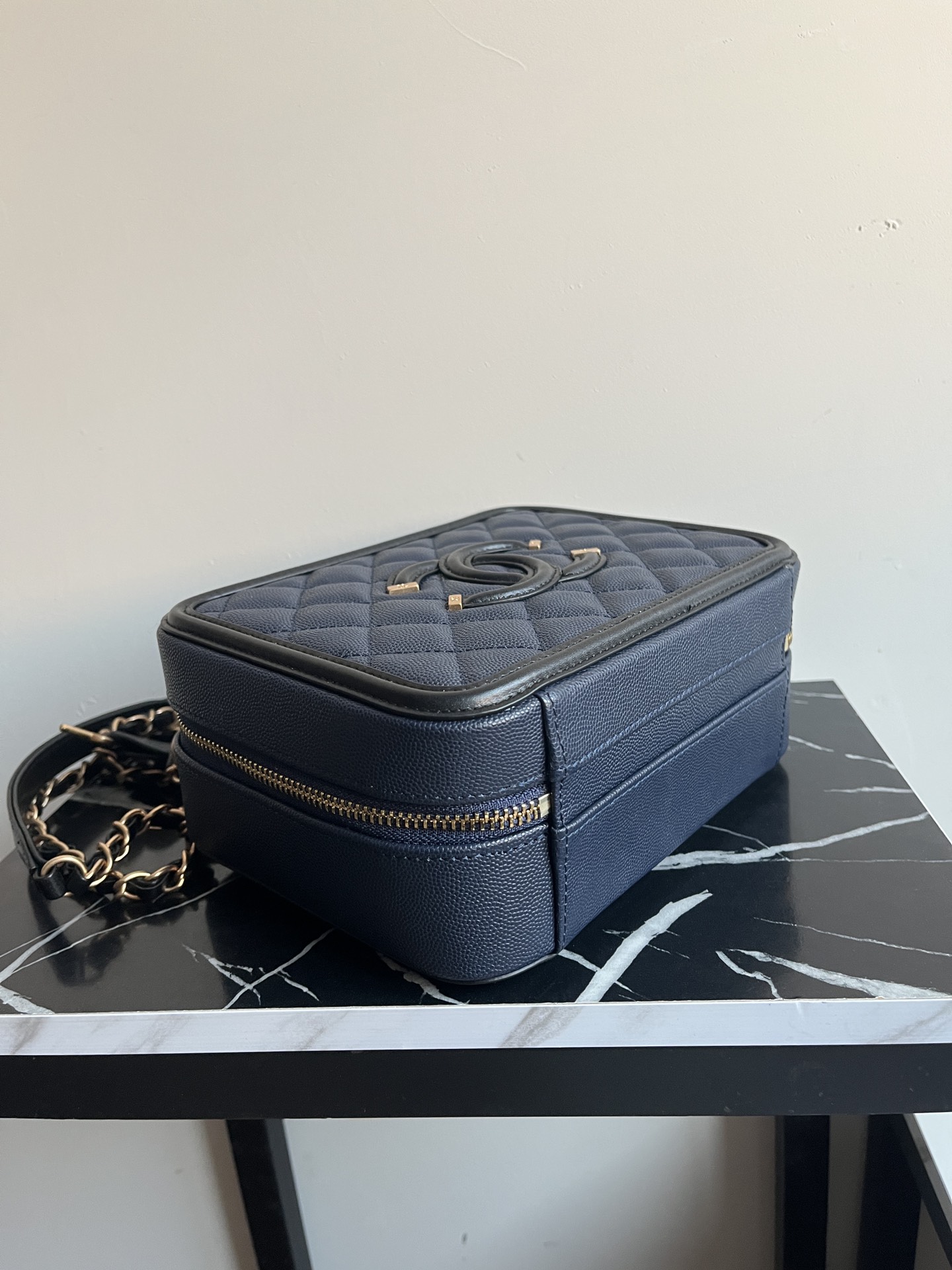 ️💕Chane 型号93343#Vanity case 2020SS复古化妆包相机包,在原有的元素上加入了新的创意 多了链条设计 5