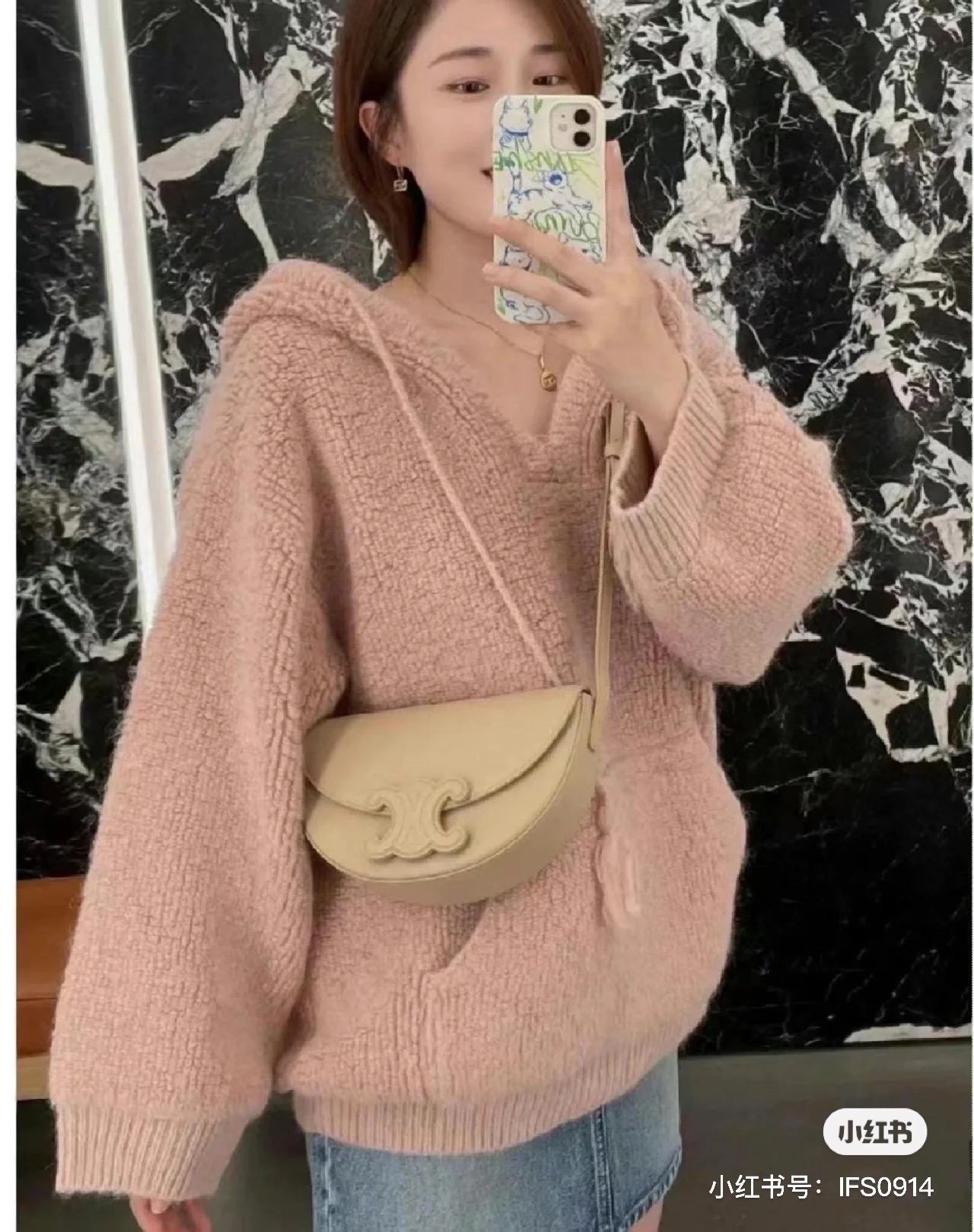 NO:541576,The charm of the leather Triomhe switch-CELINE The latest half-moon and saddle shapes are pure leather without the decoration of metal on the surface, but instead brings everything back to simplicity, Celine, celine, celine19860909皮质Triomhe开关的韵味-CELINE 最新款的半月和马鞍造型 纯皮质而没有金属呈于表面的装点 反而将一切回归质朴,赛琳celine,celine,celine,Bag