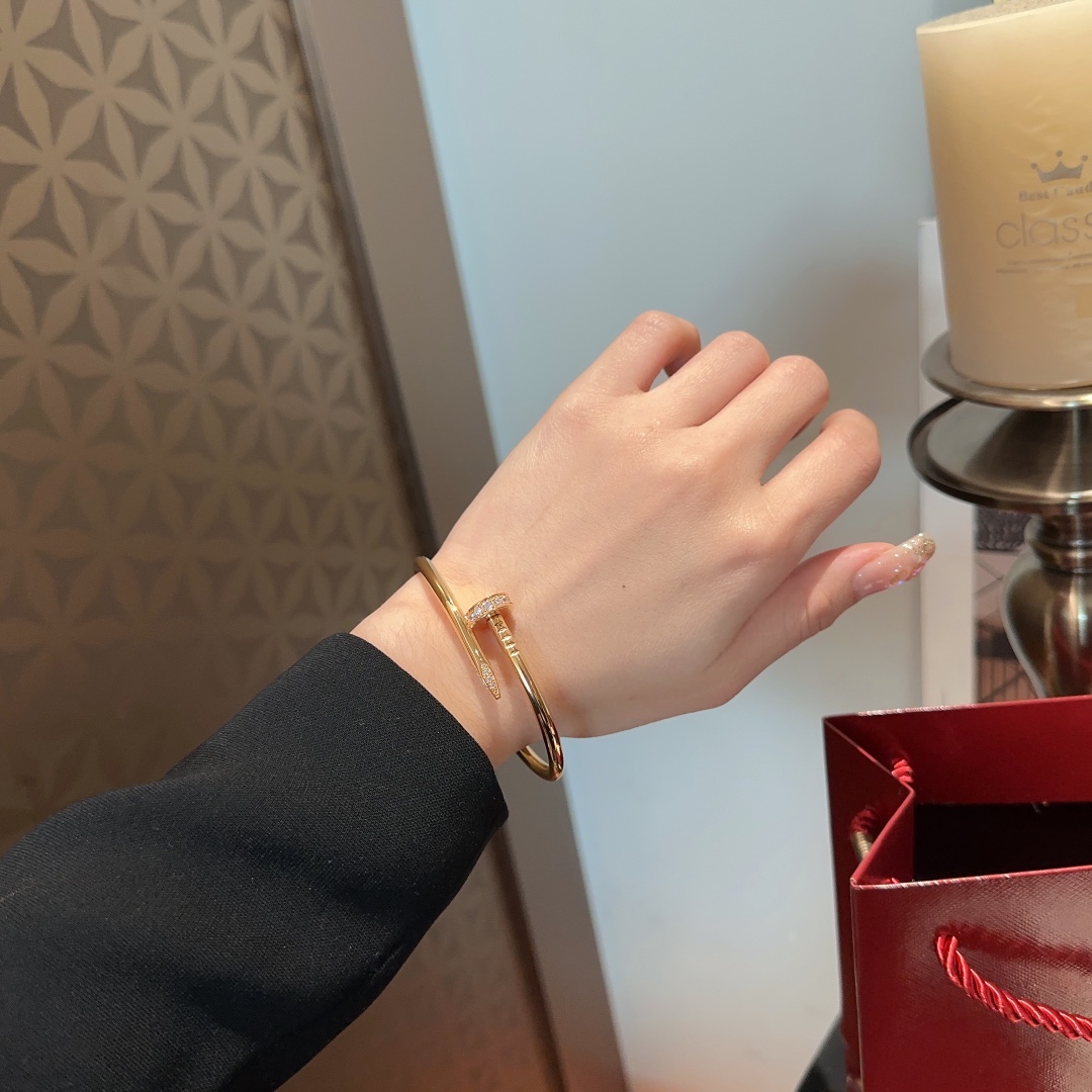 NO:631192,Nail single circle headband diamond bracelet, fashionable and trendy personality item, imported zircon hand-inlaid, thick plated 18k gold, rose gold, white gold 16, 17, 18, 19, 20# for boys, 88350,,bracelet,gold,Cardia high-end jewelry19860909钉子单圈头带钻手镯 时尚潮流个性单品 进口锆石手工镶嵌 厚镀18k黄金 玫瑰金 白金 16、17、18、19、20# 男生佩戴,88350,,bracelet,gold,卡迪亚高端饰品,Jewelry