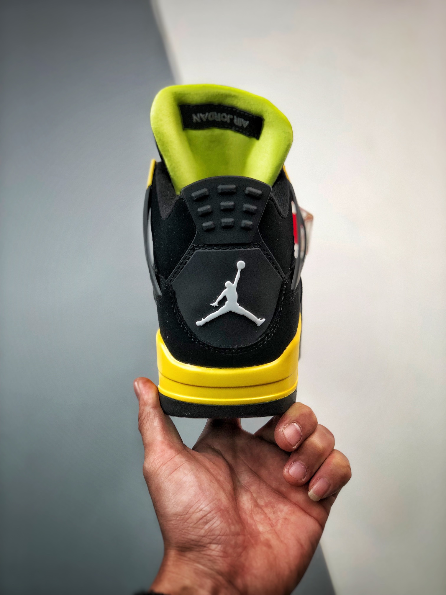 240  Air Jordan 4 Retro“Thunder” 黑黄雷神配色 DH6927-017