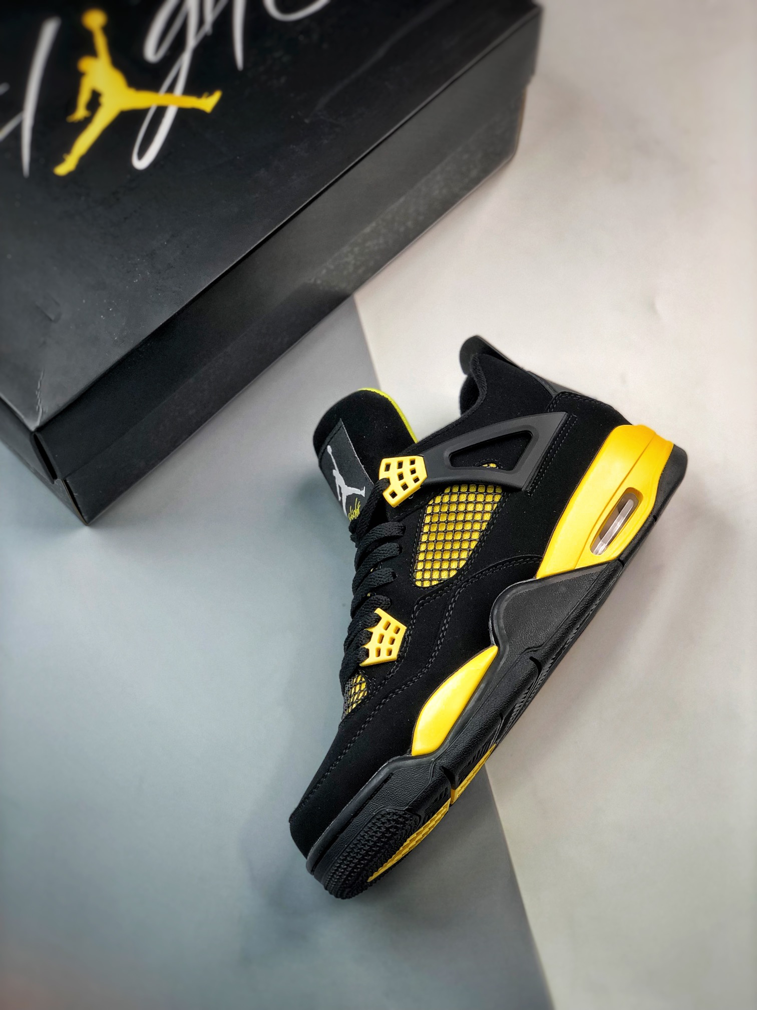 240  Air Jordan 4 Retro“Thunder” 黑黄雷神配色 DH6927-017