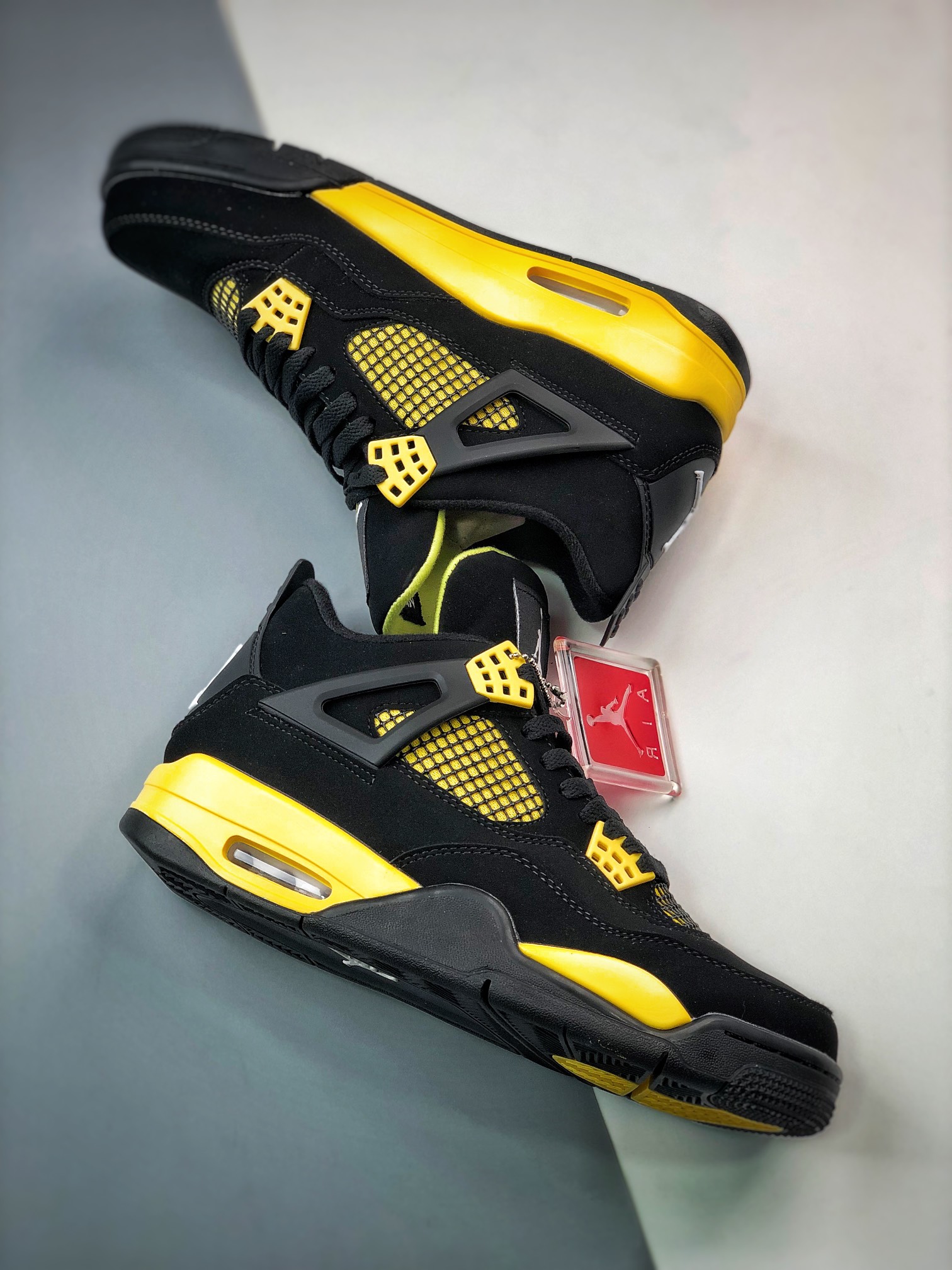 240  Air Jordan 4 Retro“Thunder” 黑黄雷神配色 DH6927-017