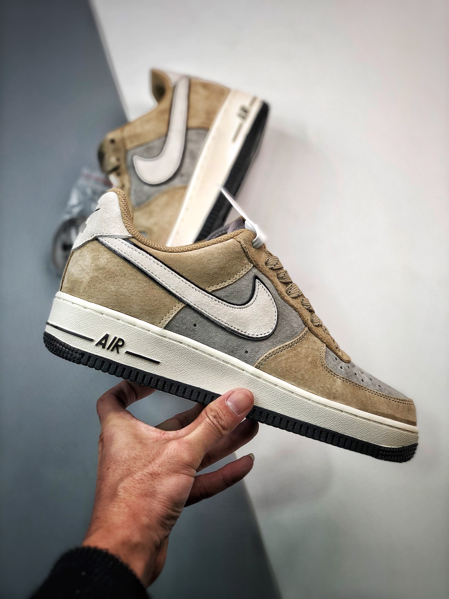 260 AKIRA x Air Force 1 '07 Low 联名灰棕麂皮DK3966-153