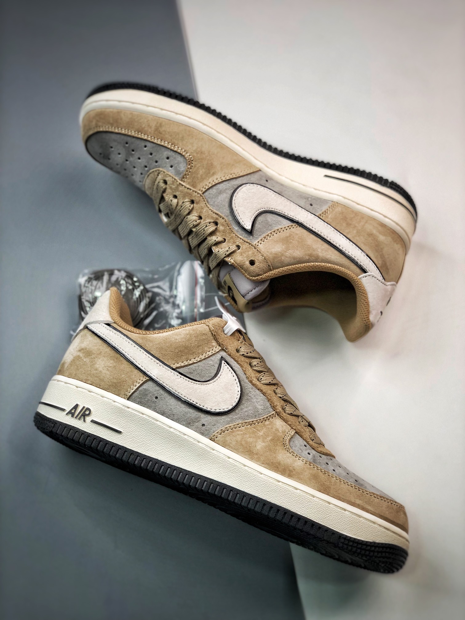 260 AKIRA x Air Force 1 '07 Low 联名灰棕麂皮DK3966-153