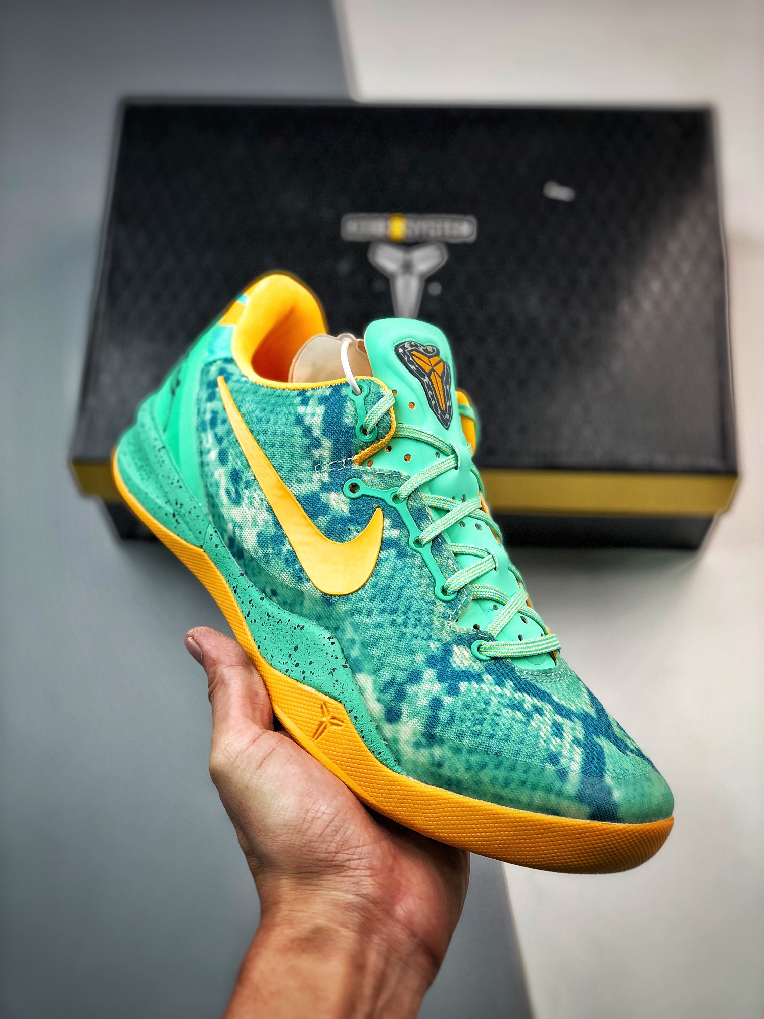 350 Nike Kobe 8 ”Green Glow” 灭世纯原第六弹555035-304