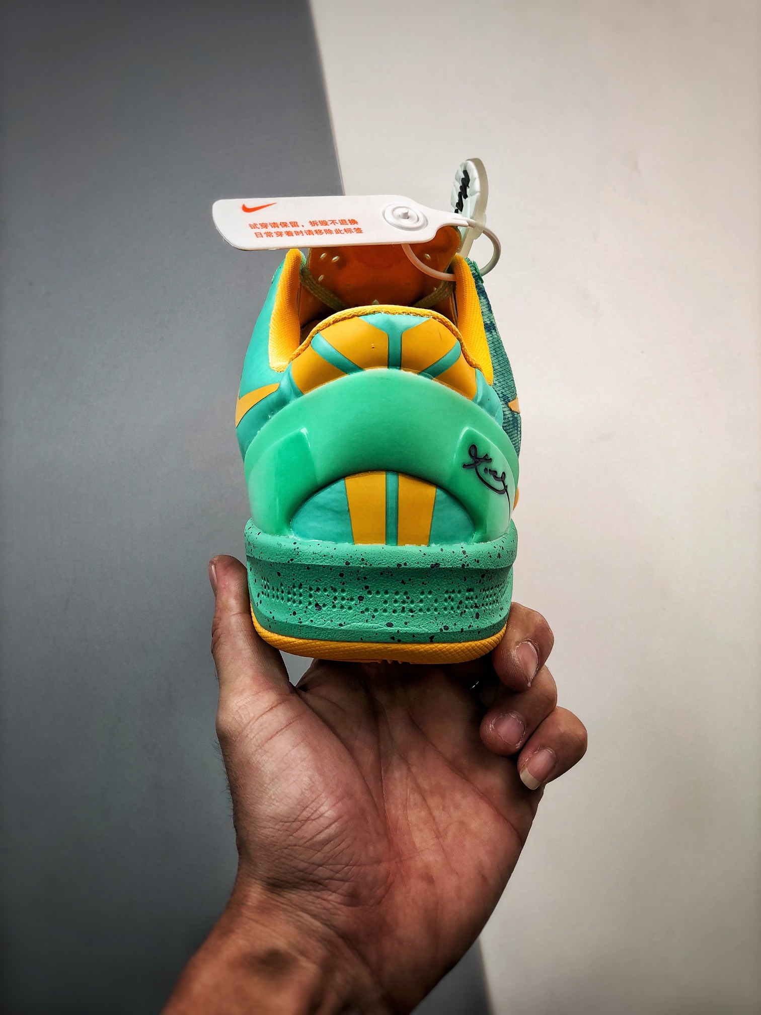 350 Nike Kobe 8 ”Green Glow” 灭世纯原第六弹555035-304