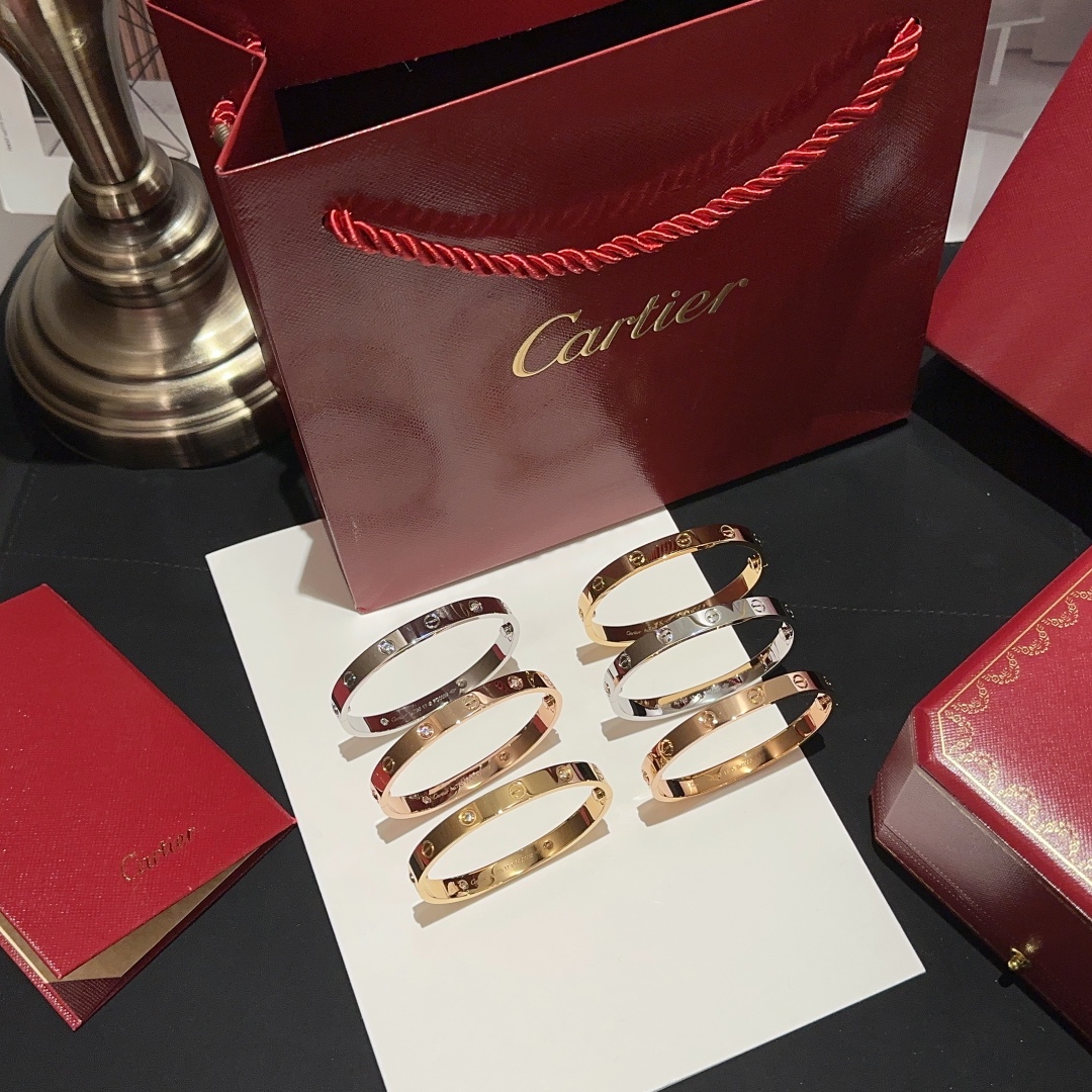 NO:631868,Kajia's classic popular wide version screw bracelet #2 models, one with full screws and one with four diamonds. It is an eternal classic. Although it is already a bad street style, it does not affect its sales. The monthly sales volume exceeds 10,000. Gold, rose gold, platinum, choose,,bracelet,gold,Cardia high-end jewelry19860909卡家经典爆款宽版螺丝手镯#2个款 一个全螺丝 一个四钻 永远的经典之作 虽然已经是烂大街款式 但不影响它的销量 月销量过万有黄金 玫瑰金 白金 选择,,bracelet,gold,卡迪亚高端饰品,Jewelry