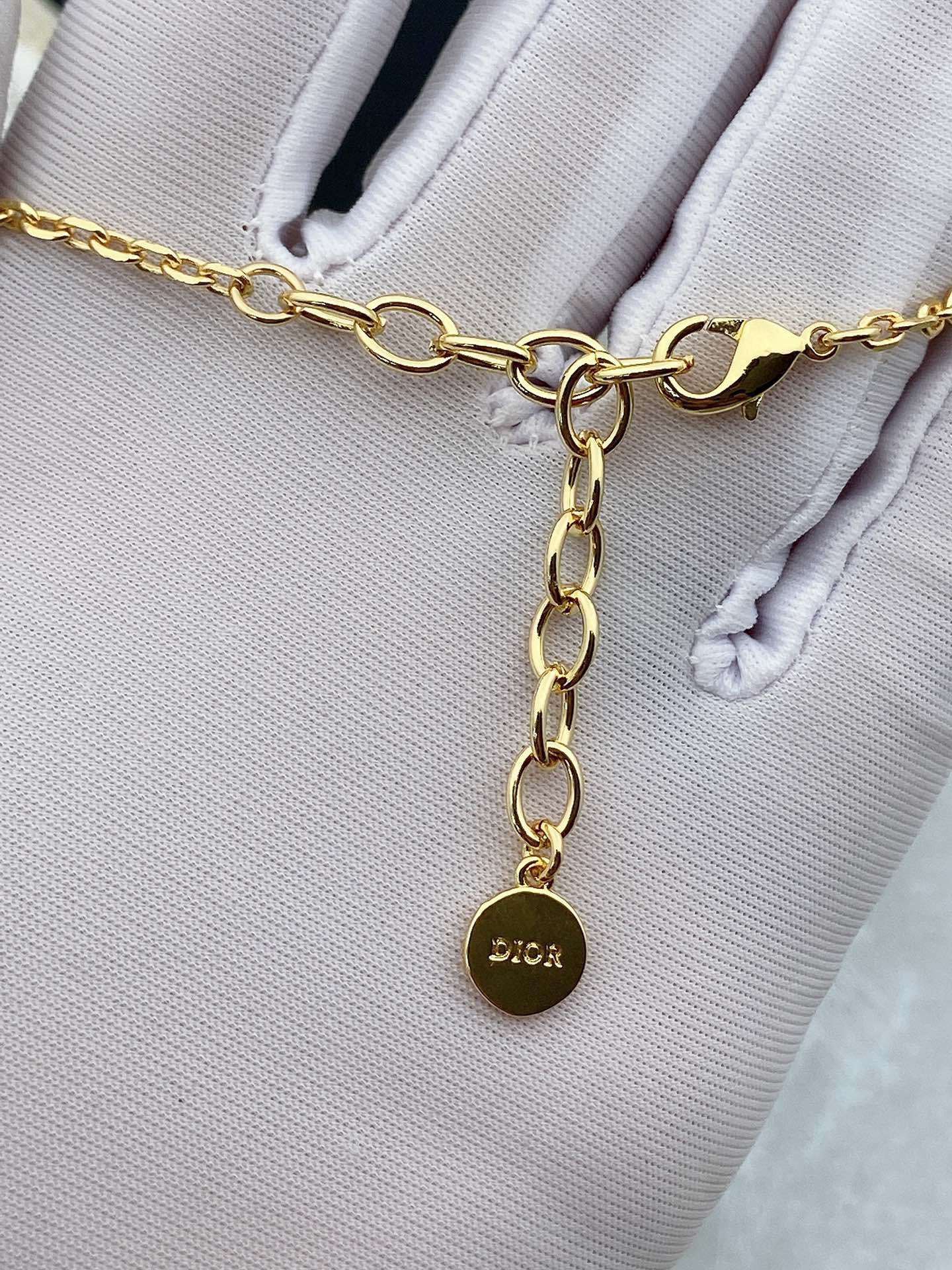 Dior新款字母项链一致黄铜材质