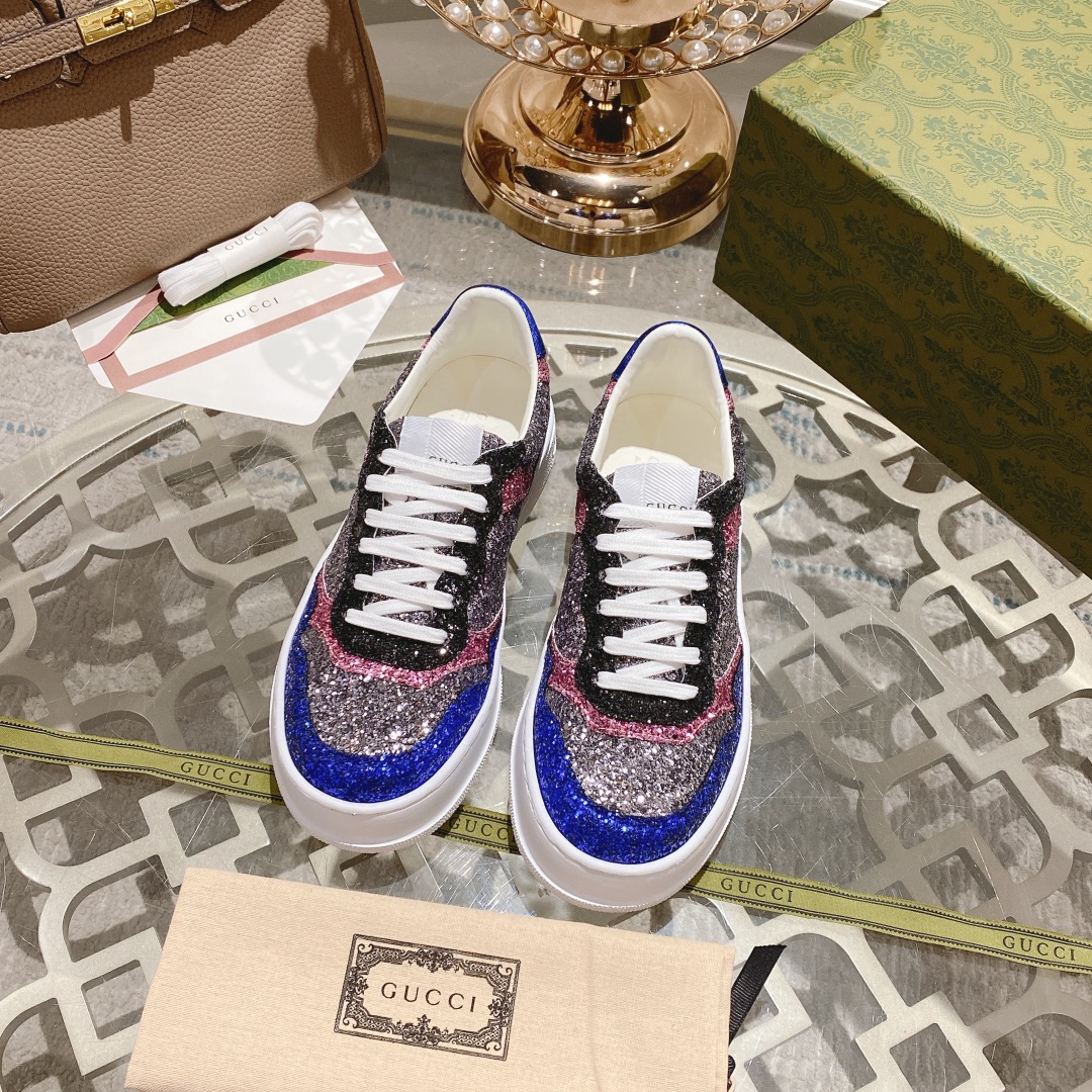 NO:173559,Men.GUCC·Gucci SS New Series Sports Shoes Thick-soled Small White Shoes Casual Board Shoes GG Couple Style White Shoes simultaneous style, catwalk style celebrities, internet celebrities, live broadcasts, etc. must be planted in grass and call. The style design is light luxury retro, thick sole heightened, similar to the upgraded version of classic small white shoes. The top version upper original custom calfskin fabric is matched with GUCC classic presbyterian webbing, perforation, embossing craftsmanship, inner cowhide, foot pad cowhide, comfortable and soft feet!  Original replica 11 mold opening IP light material bottom, 4cm heightened thick bottom!  Size number for women 35-40 men 39-45 Packaging counter aviation packaging, casual shoes/sports shoes, gucci, gucci, sneakers, cowhide19860909男.GUCC·古驰 ss新款 系列运动鞋厚底小白鞋休闲板鞋 GG情侣款小白鞋专柜同步款,走秀款明星、网红、直播等必定种草打call 款式设计轻奢复古,厚底增高,相似于经典小白鞋的升级版 最顶级版本鞋面原版定制小牛皮面料,搭配GUCC经典老花布织带、穿孔、压纹工艺,内里牛皮,垫脚牛皮,脚感舒适柔软！原版复刻11开模IP轻料底,4cm增高厚底！ 码数女35-40男39-45 包装专柜航空包装,休闲鞋/运动鞋,gucci,gucci,sneakers,cowhide,Women's Shoes