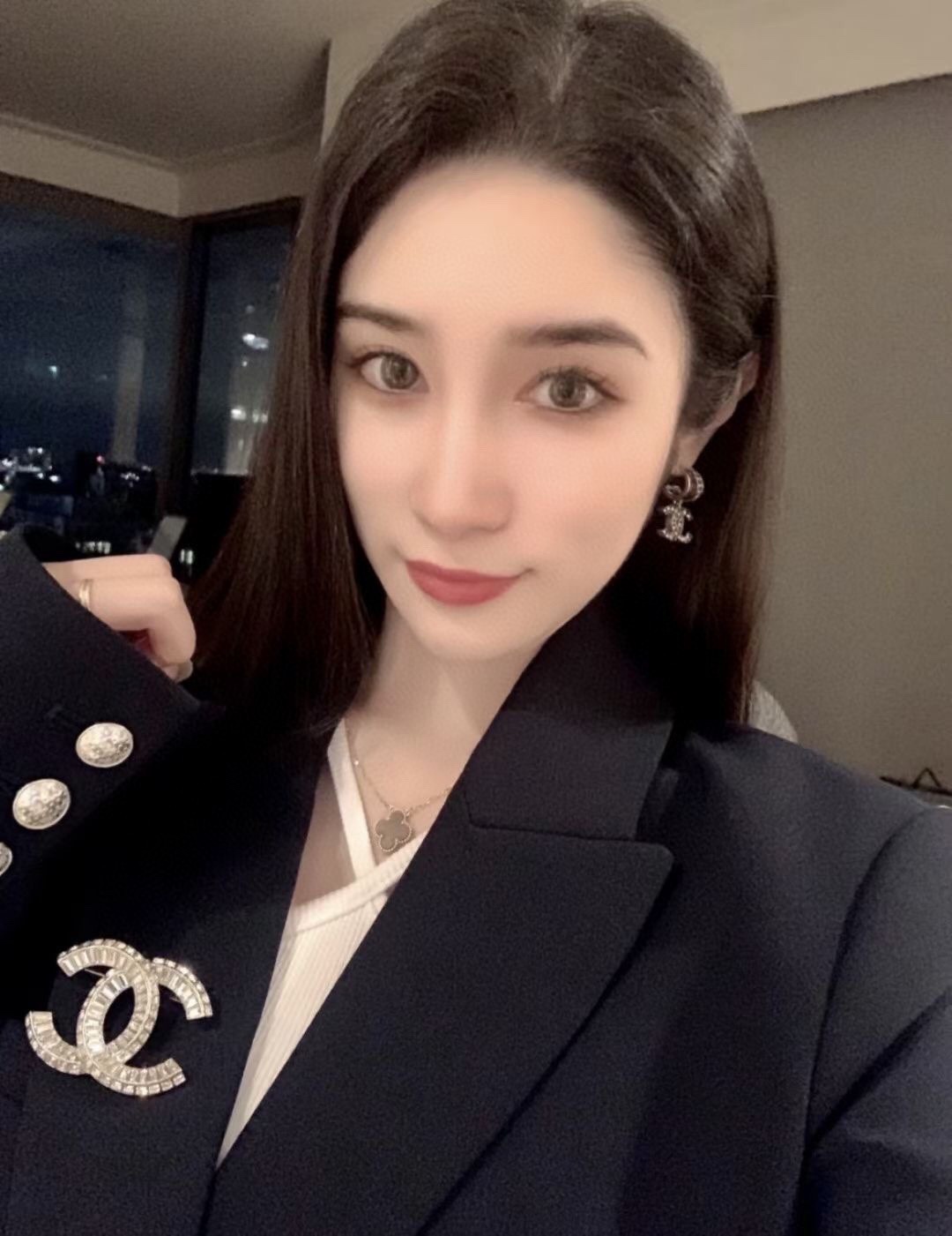小香香奈儿经典胸针️真实细节呈现官网首页新款隆重出货原版亚金黄铜材质完全专柜一比一