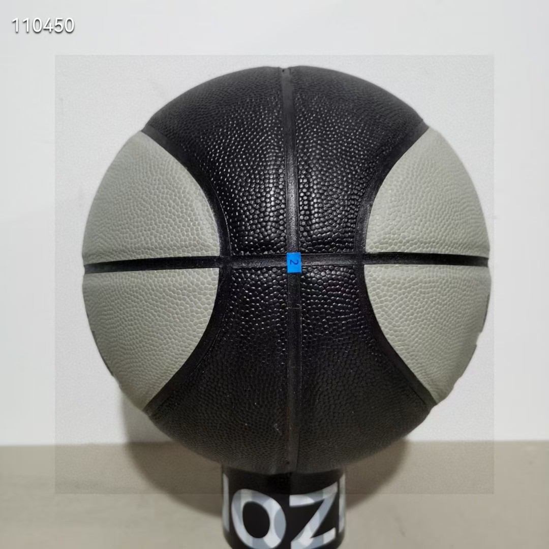 💰80
Nike/耐克篮球 经典系列花色球 
配色:黑灰【pu软皮】
场地:室内外木地板，水泥地板。
一一一一一一一一一一一一
🔥🔥注意事项🔥🔥: 
充气前请充分湿润球针，用水为佳，防止气门受损，造成气门漏气。