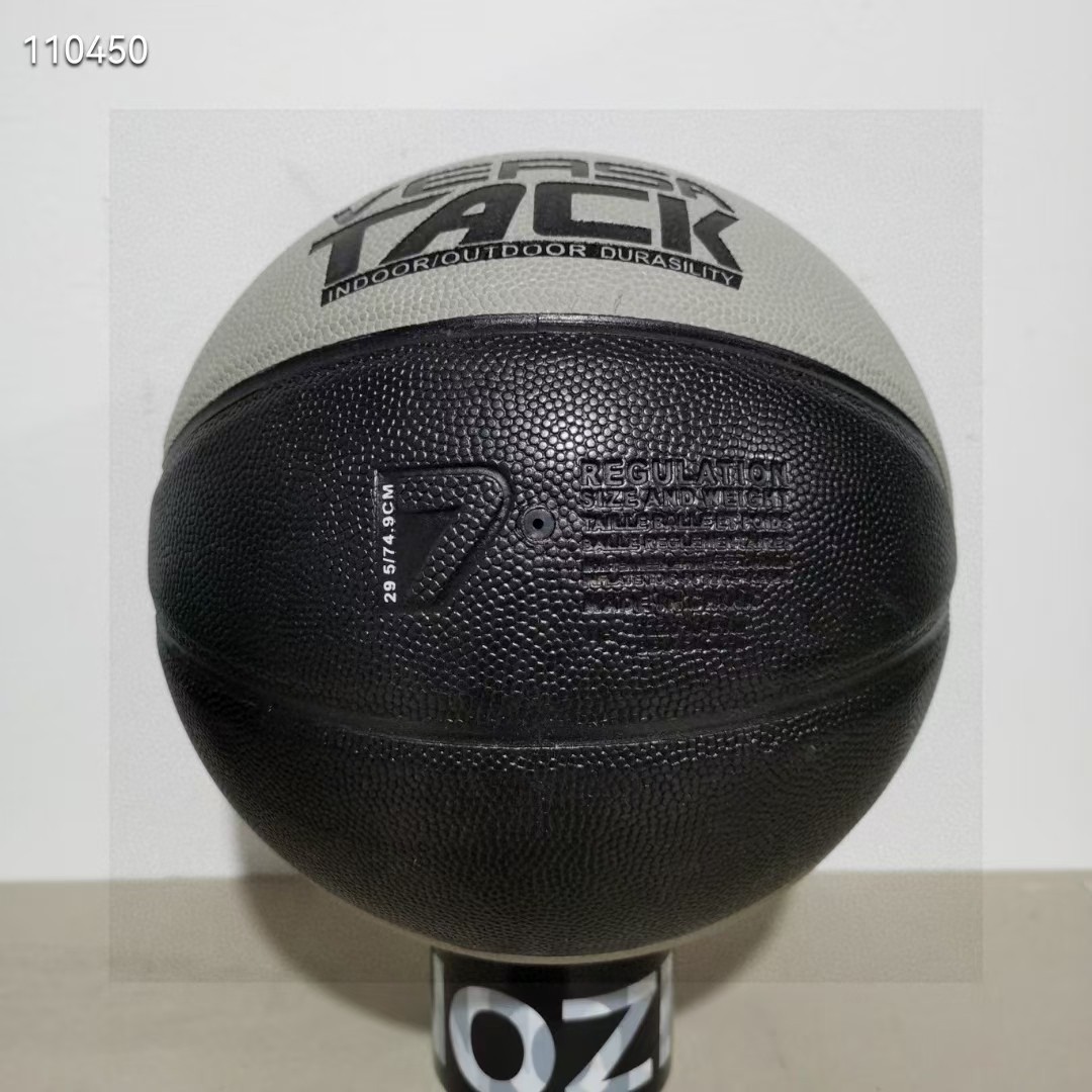 💰80
Nike/耐克篮球 经典系列花色球 
配色:黑灰【pu软皮】
场地:室内外木地板，水泥地板。
一一一一一一一一一一一一
🔥🔥注意事项🔥🔥: 
充气前请充分湿润球针，用水为佳，防止气门受损，造成气门漏气。