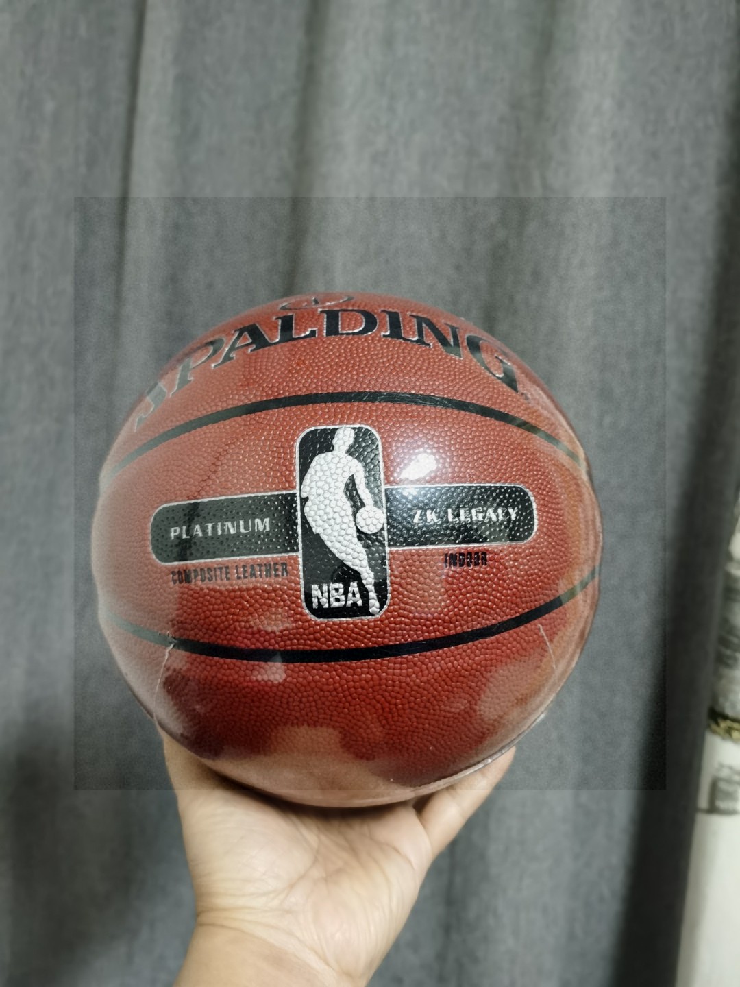 斯伯丁NBA铂金传奇系列ZK表皮材料PU室内球 货号:76-017Y 耐磨成人球 型号:7号球 场地:室内外球场,水泥球场,木地板球场.