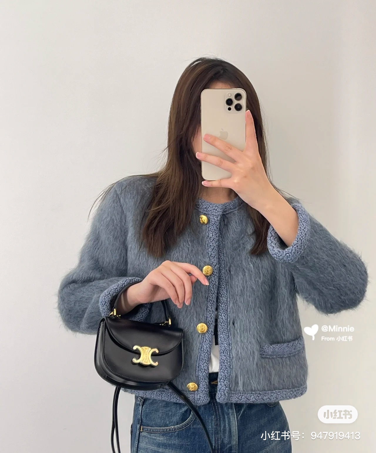 NO:213903,Lisa's upper body, so I have been paying a lot of attention recently. Mini Besace Triomhe bag is cute, simple and advanced, and can be carried by hand/shoulder fingers/slant fingers, and the shoulder straps are adjustable. Size: 15.5 X 11.5 X 5 CM, Celine,celine,celine19860909Lisa上身所以最近關注度都好高 Mini Besace Triomhe 包型可愛簡約高級· 可手拎/肩指/斜指,肩带可调節· Size: 15.5 X 11.5 X 5 CM,赛琳celine,celine,celine,Bag