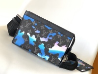 【LV】 💰 Top-level original single M81753 silk-print two-piece crossbody bag series This Gaston Wearable Wallet handbag integrates the functions of wallet and small handbags into one: the exquisite configuration from the Pochette Voyage clutch can accommodate smartphones and other services Items, removable and adjustable shoulder straps are equipped with removable card clips for easy touch-free payment. 22 x 14.5 x 4.5 cm 1 【LV】 💰 Top-level original single M81753 silk-print two-piece crossbody bag series This Gaston Wearable Wallet handbag integrates the functions of wallet and small handbags into one: the exquisite configuration from the Pochette Voyage clutch can accommodate smartphones and other services Items, removable and adjustable shoulder straps are equipped with removable card clips for easy touch-free payment. 22 x 14.5 x 4.5 cm