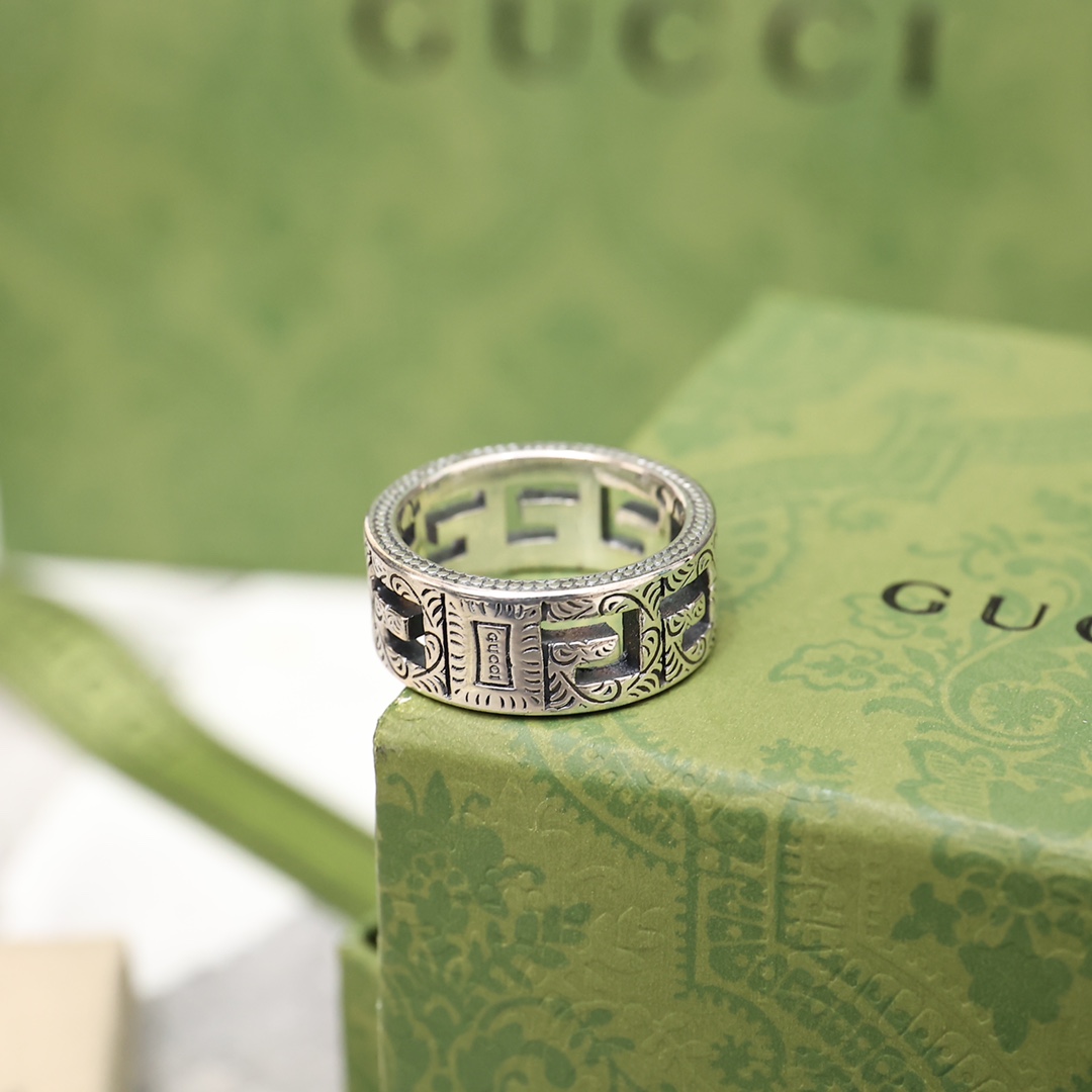  Gucci古驰双G互扣式窄版戒指

尺寸：12# 14# 16# 18# 20# 22#24#