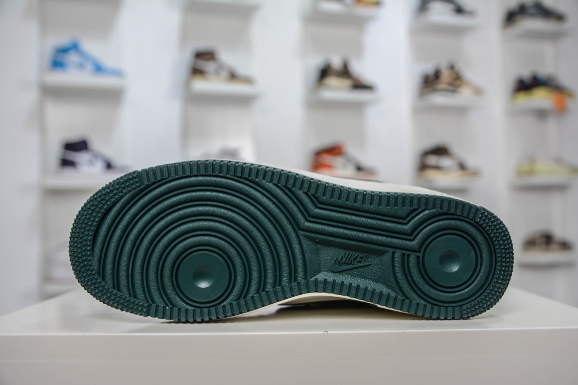 260 秋冬新品  Nike Air Force 1 Low ’07 小勾绿麂皮KK5636-710