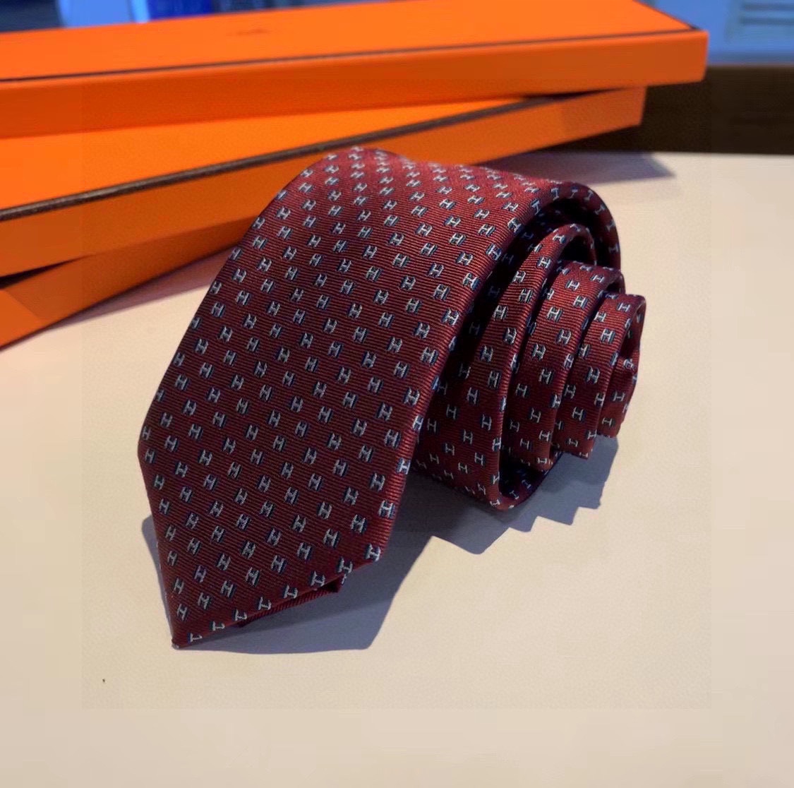 爱马仕H字母男士新款领带系列让男士可