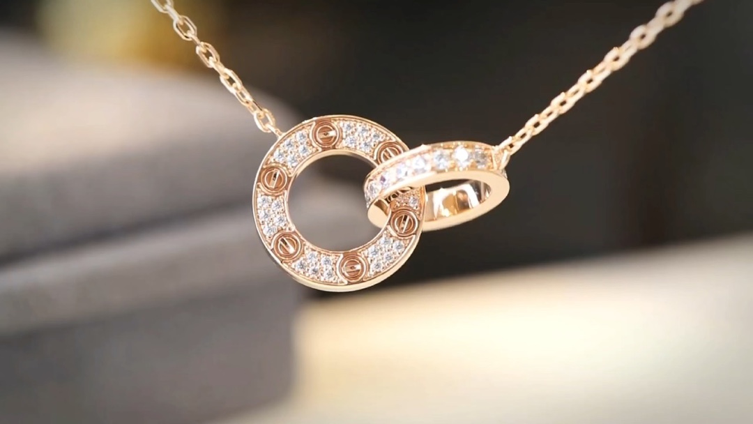 Cartier 老傅师工手镶高碳嵌钻、放观大察：表面一字槽清晰平整，无多余金属残留 细节 不死板