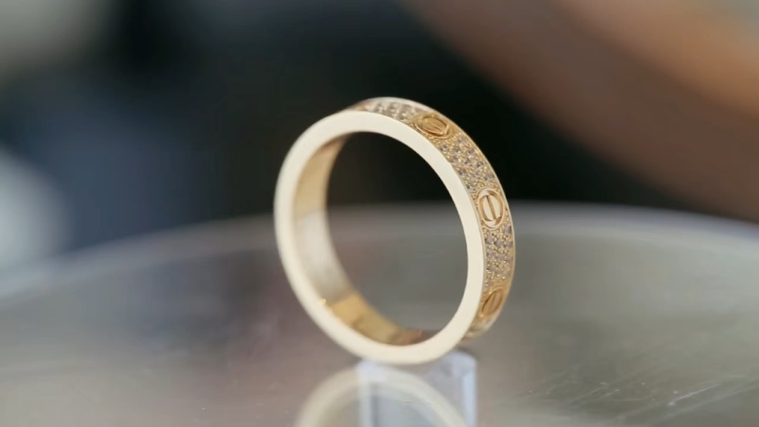 Cartier 卡地亚Cartier窄满版天星排三三钻戒指