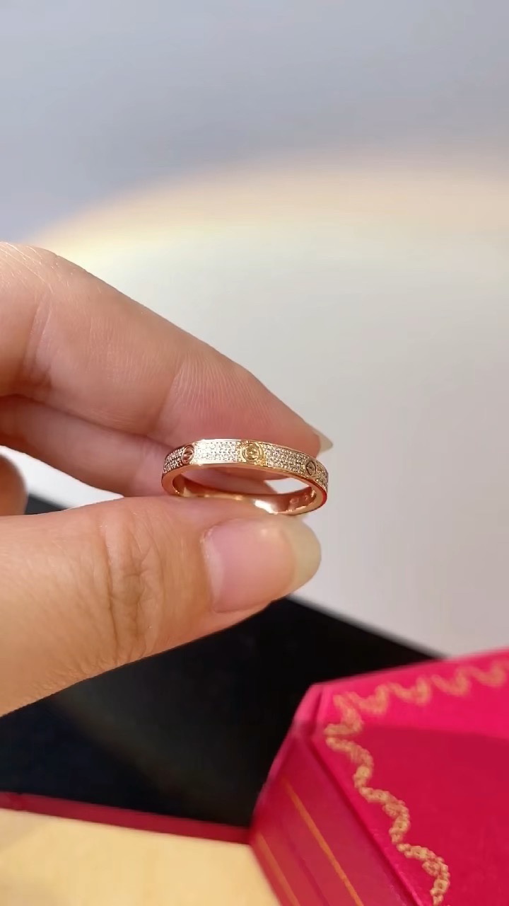Cartier 卡地亚Cartier窄满版天星三排钻三戒指