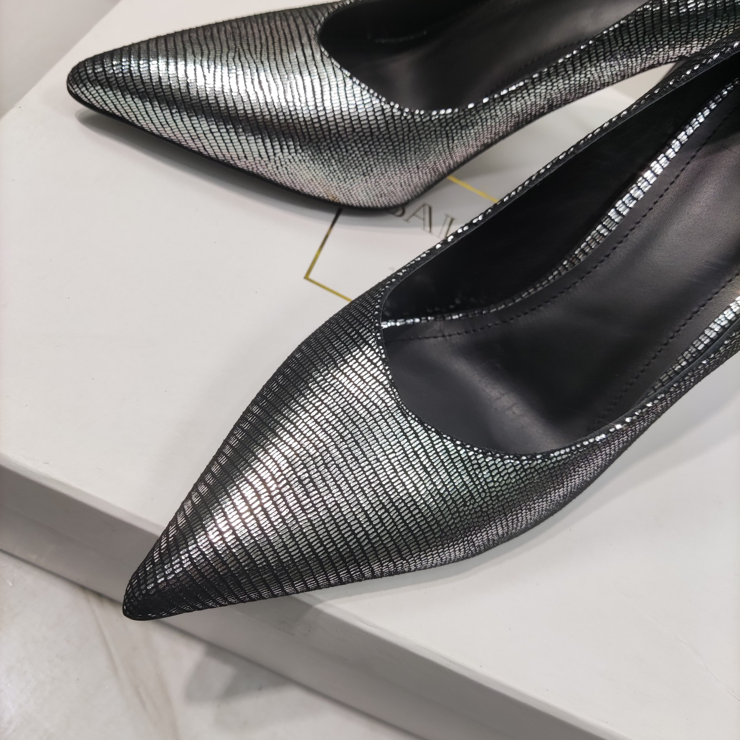 Bal*ain’s Spring 2023 High Heels: Quality Craftsmanship and Luxury Materials - 图片 3