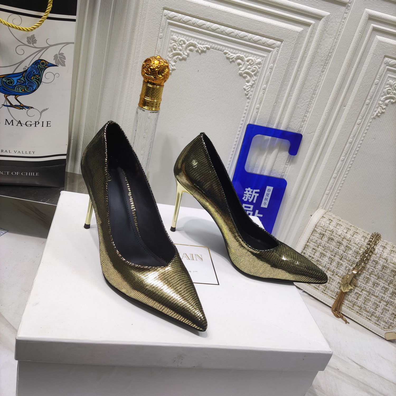 “Bal*ain Spring 2023 Collection: High-Quality Lizard Skin Heels and Shoes” - 图片 1