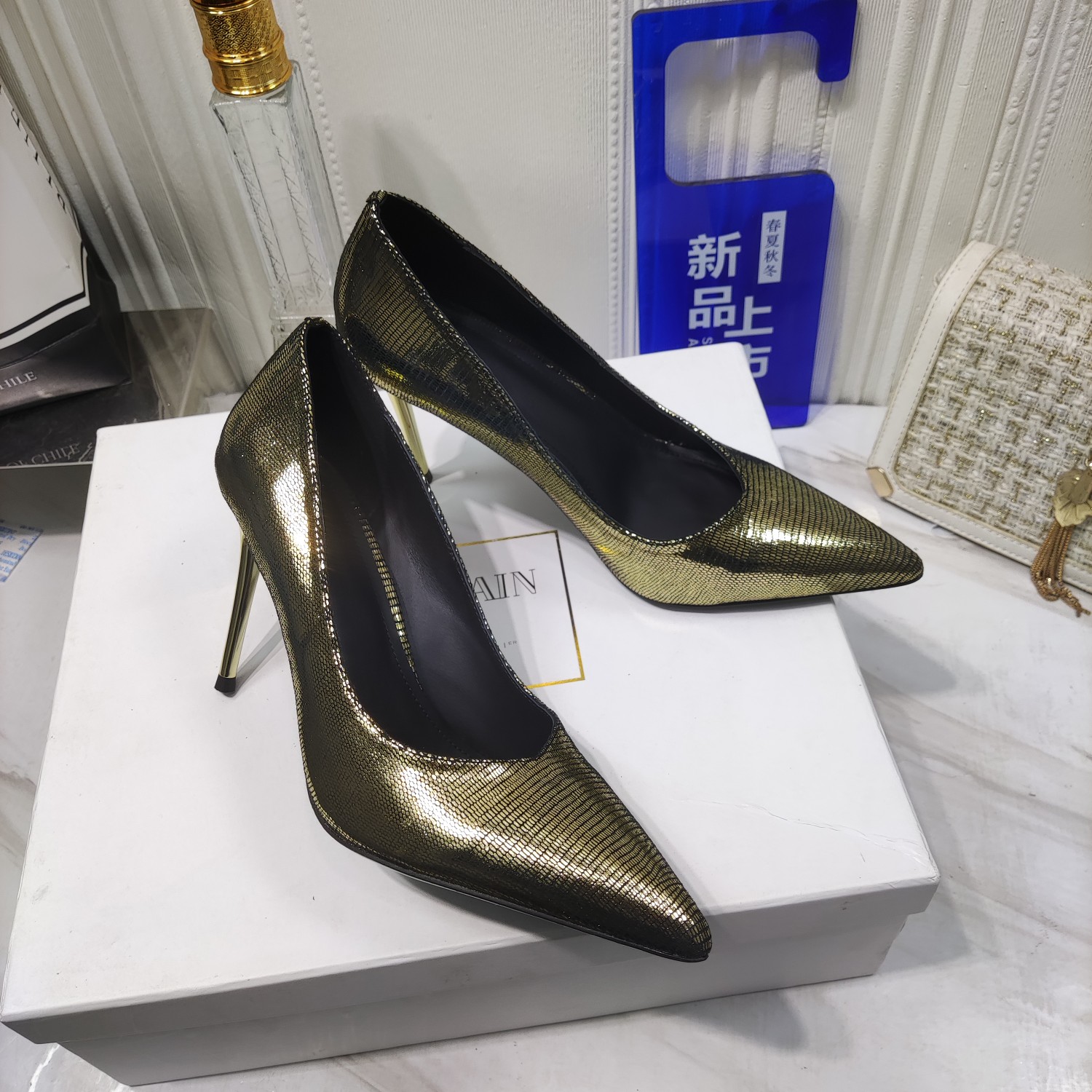 “Bal*ain Spring 2023 Collection: High-Quality Lizard Skin Heels and Shoes” - 图片 7