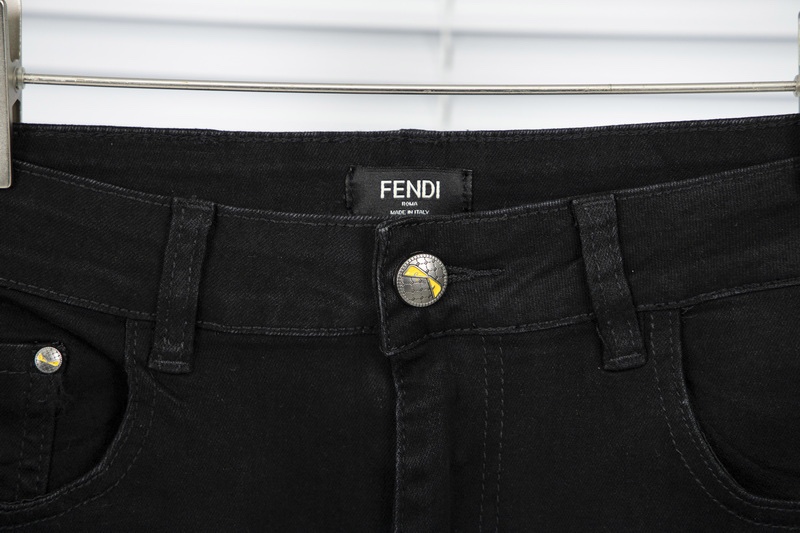 2022 Classic Two-Colour Jeans with Water-Washed Finish and Japanese Embroidery - 图片 6