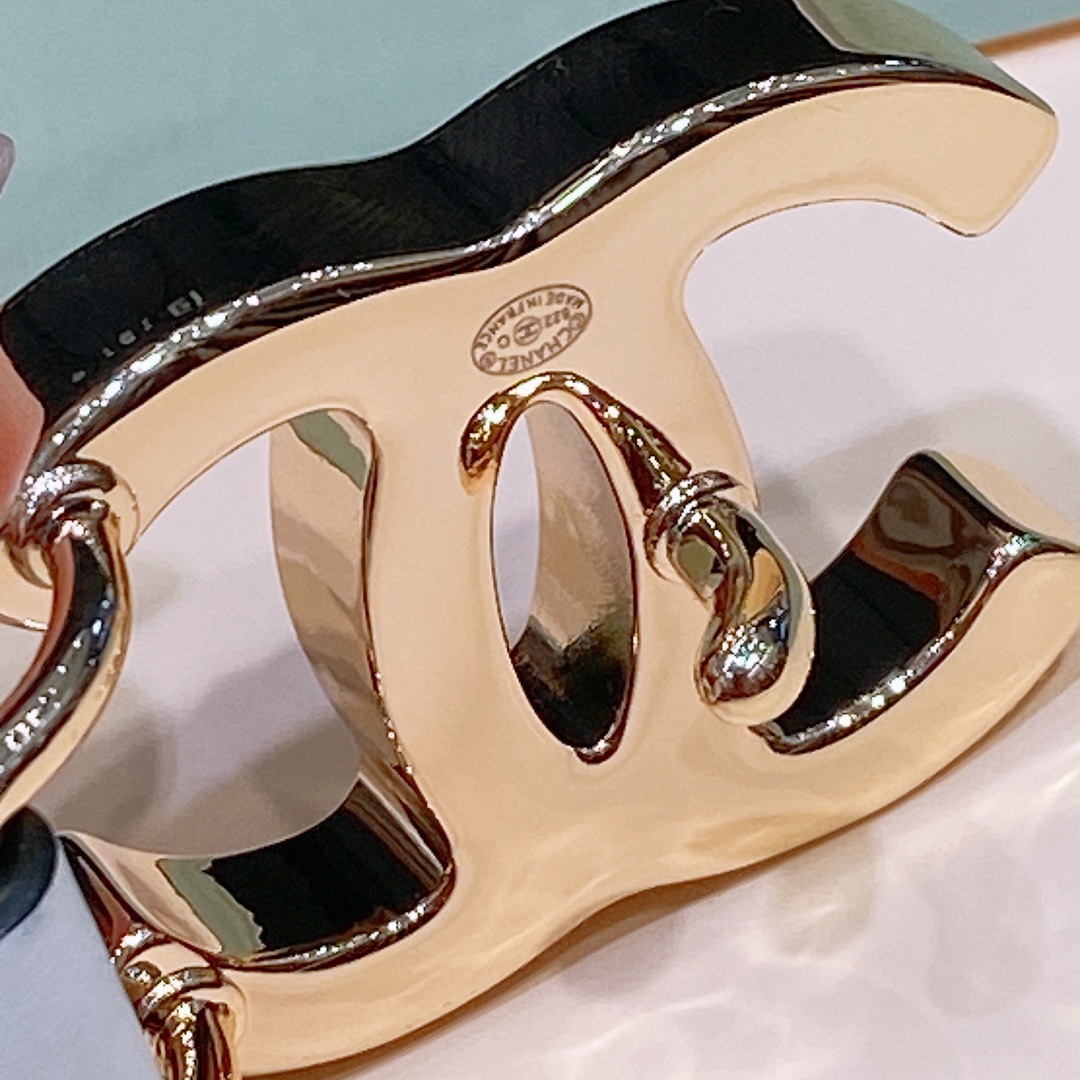 Chanel 秋冬 小牛皮 金色金属、小牛皮腰带 1.5cm精品码数欧75、80、85、90、95、100C
