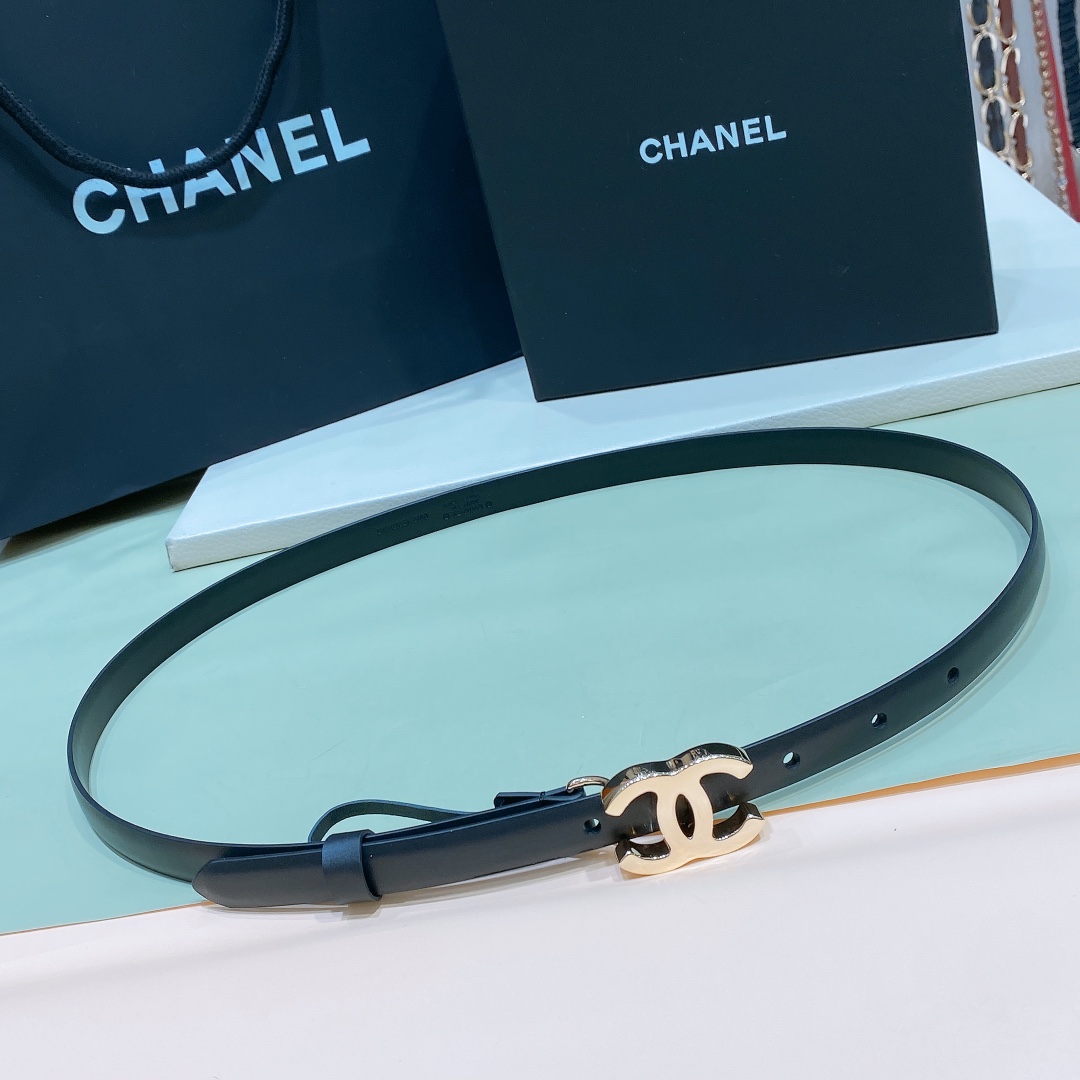 Chanel 秋冬 小牛皮 金色金属、小牛皮腰带 1.5cm精品码数欧75、80、85、90、95、100C Chanel 秋冬 小牛皮 金色金属、小牛皮腰带 1.5cm精品码数欧75、80、85、90、95、100C