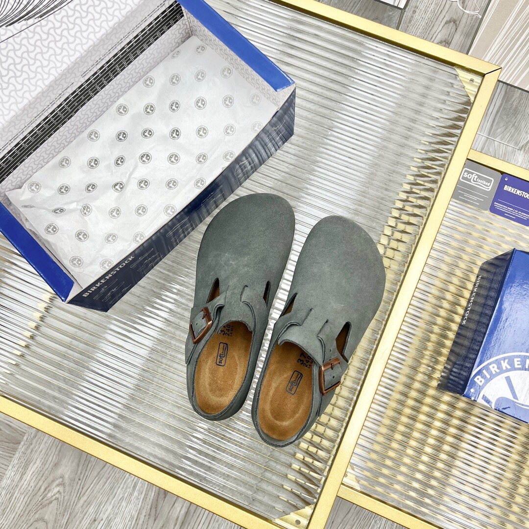 Unisex Closed-Toe Clogs - Comprehensive 3