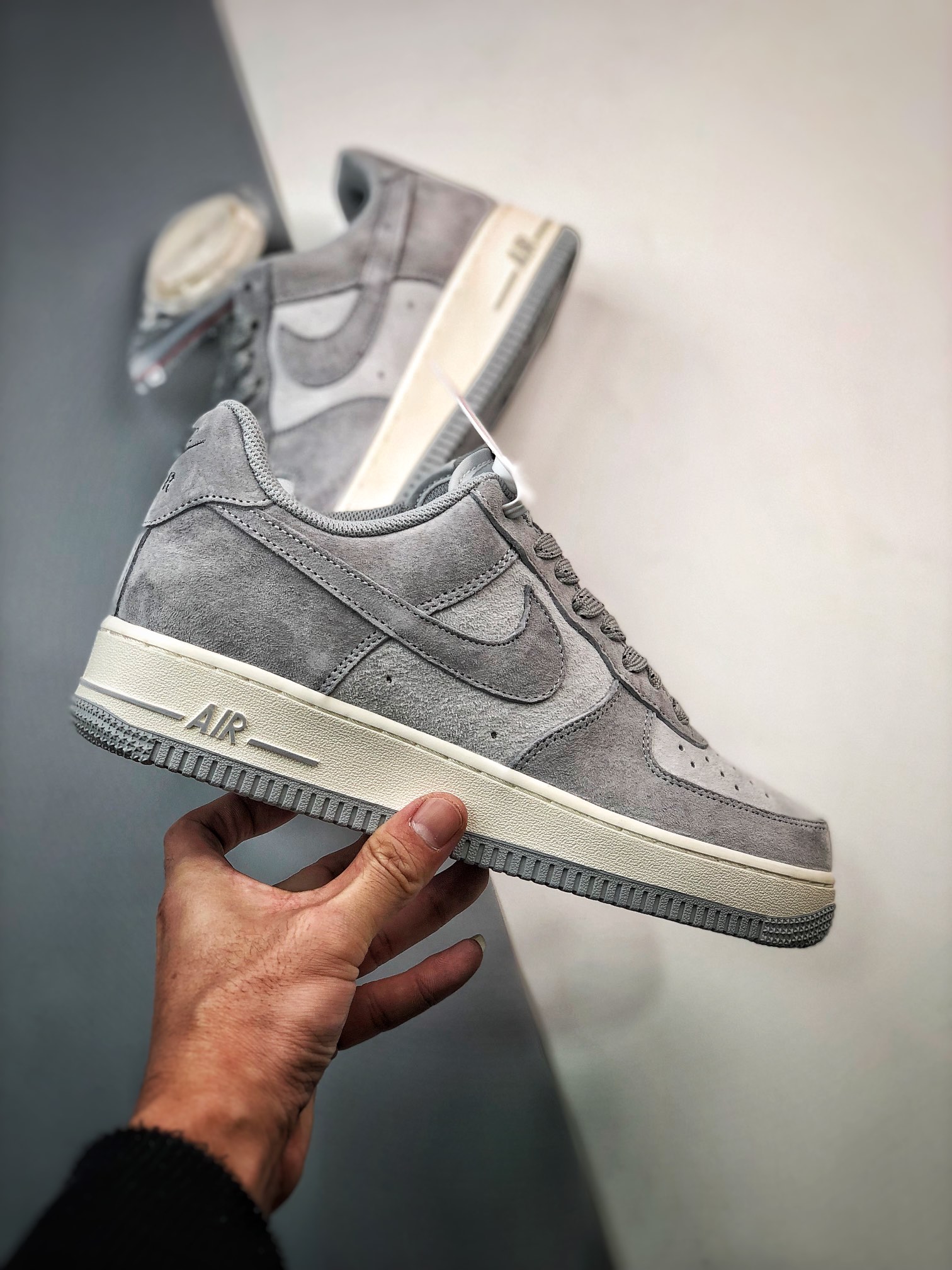 260 AKIRA x Air Force 1 '07 Low 联名烟灰麂皮 DG3966-823