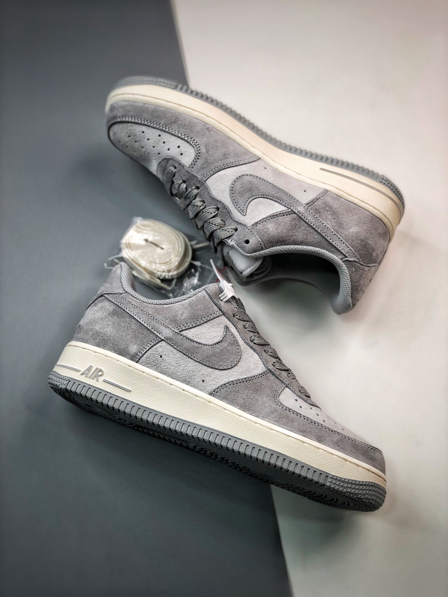 260 AKIRA x Air Force 1 '07 Low 联名烟灰麂皮 DG3966-823