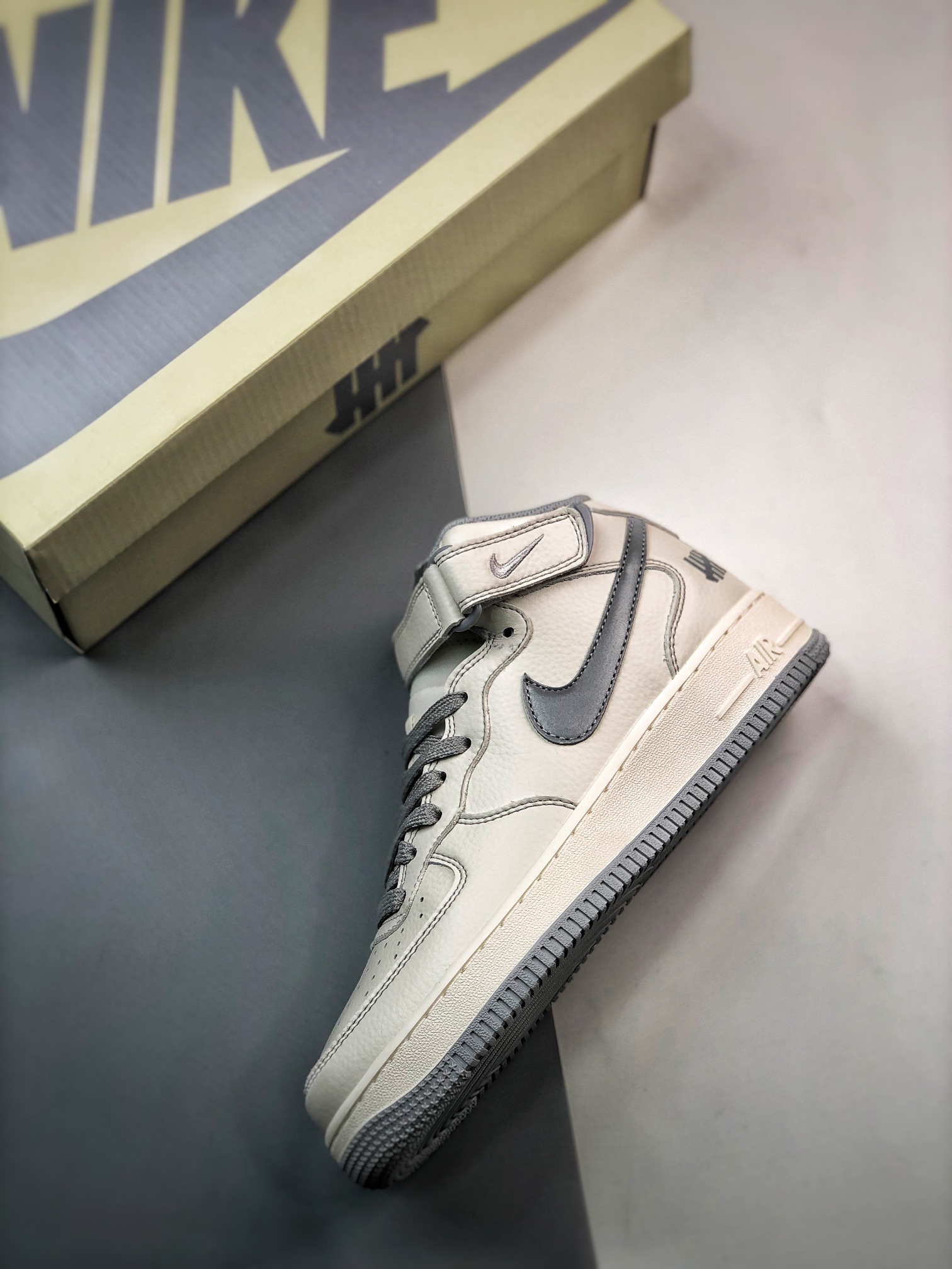 260 Air Force 1 '07 Mid 五道杠白灰反光AO6617-306