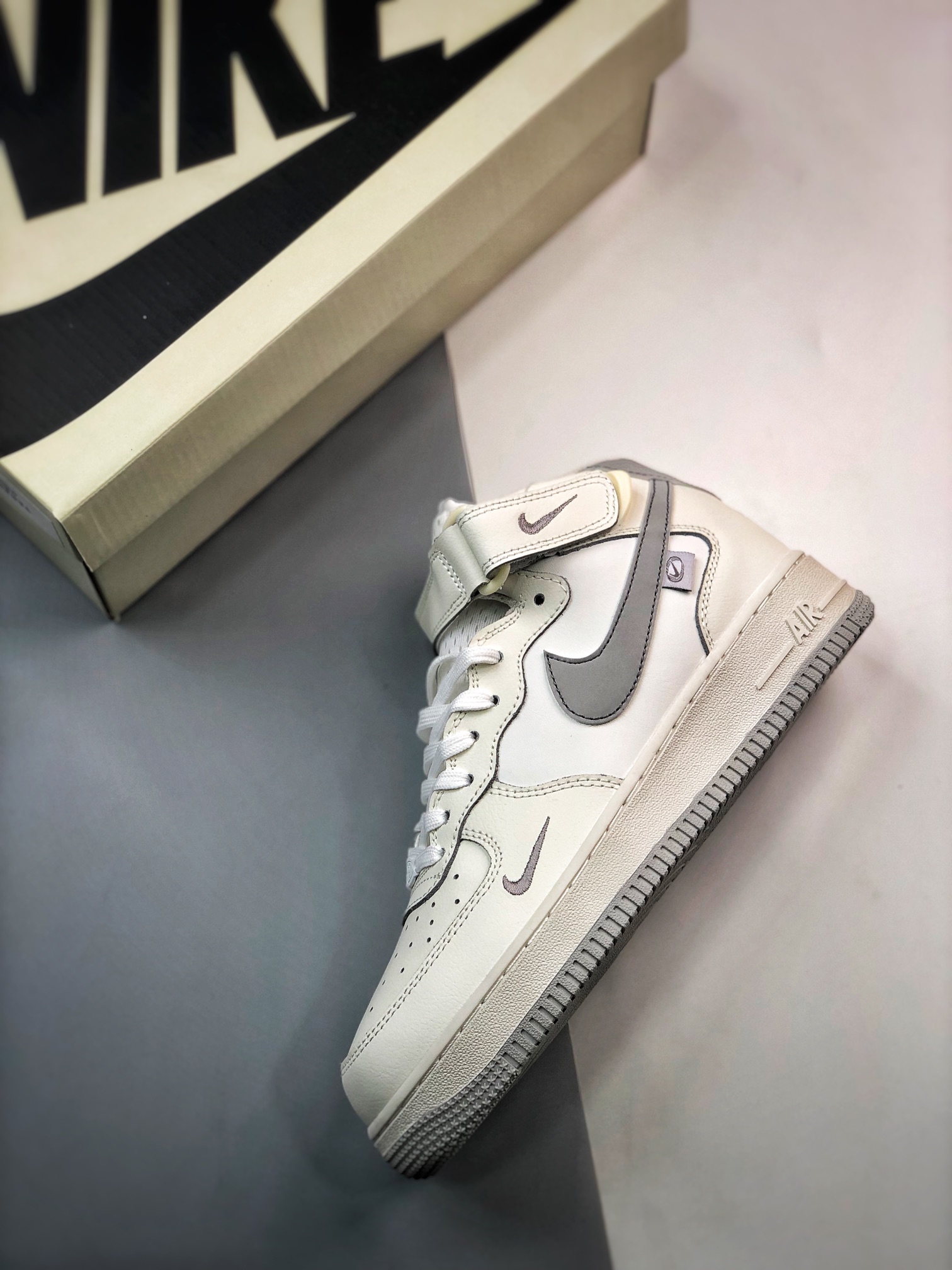 260 Air Force 1 '07 Mid 40周年银雪灰FB1869-011