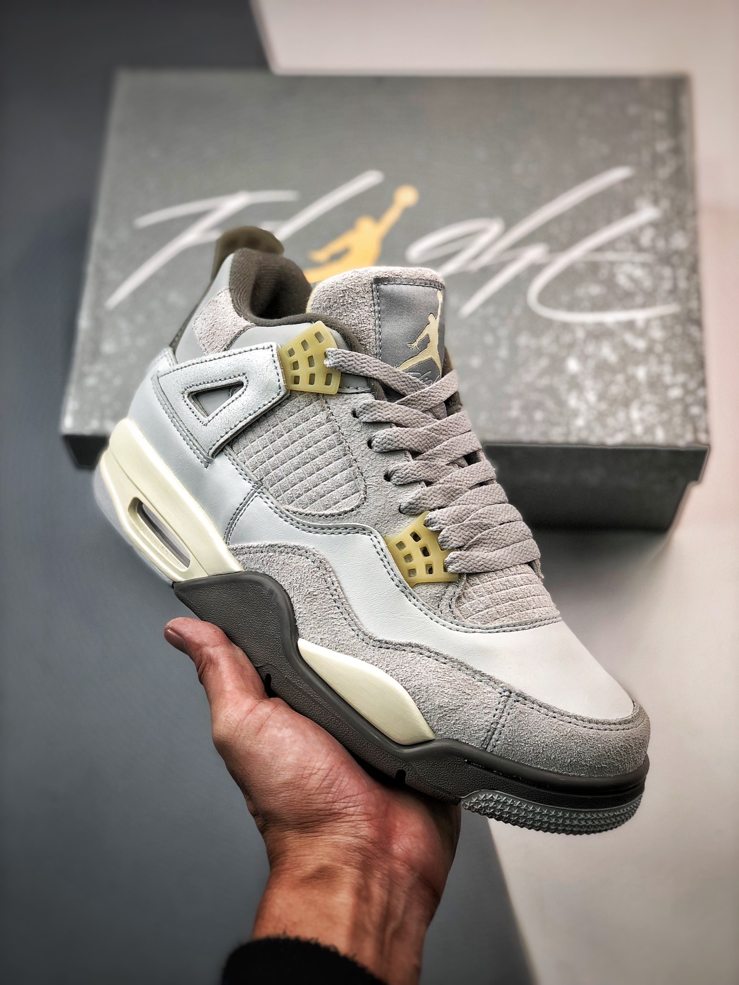300 Air Jordan 4 Retro SE “Craft” 灰兔子配色DV3742-021