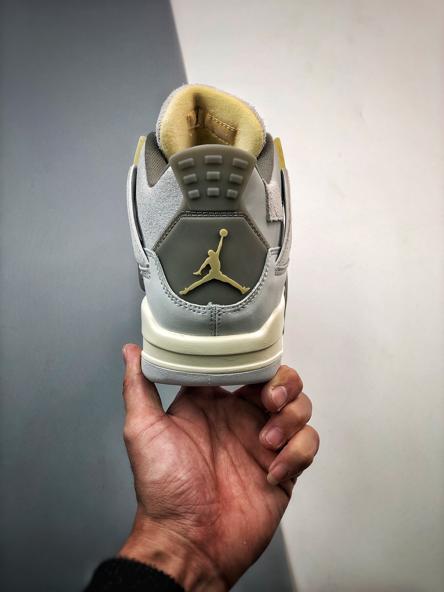 300 Air Jordan 4 Retro SE “Craft” 灰兔子配色DV3742-021