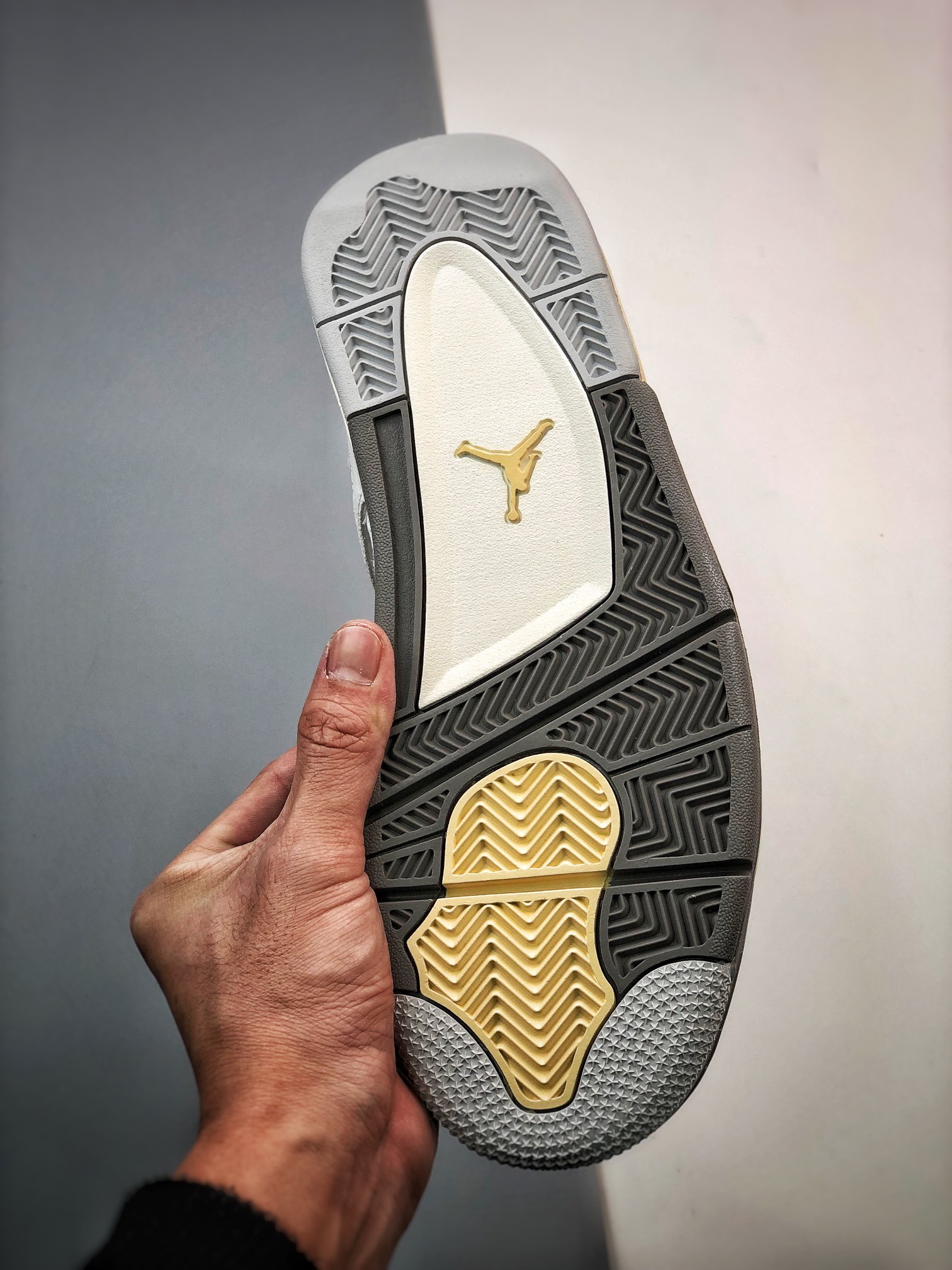 300 Air Jordan 4 Retro SE “Craft” 灰兔子配色DV3742-021