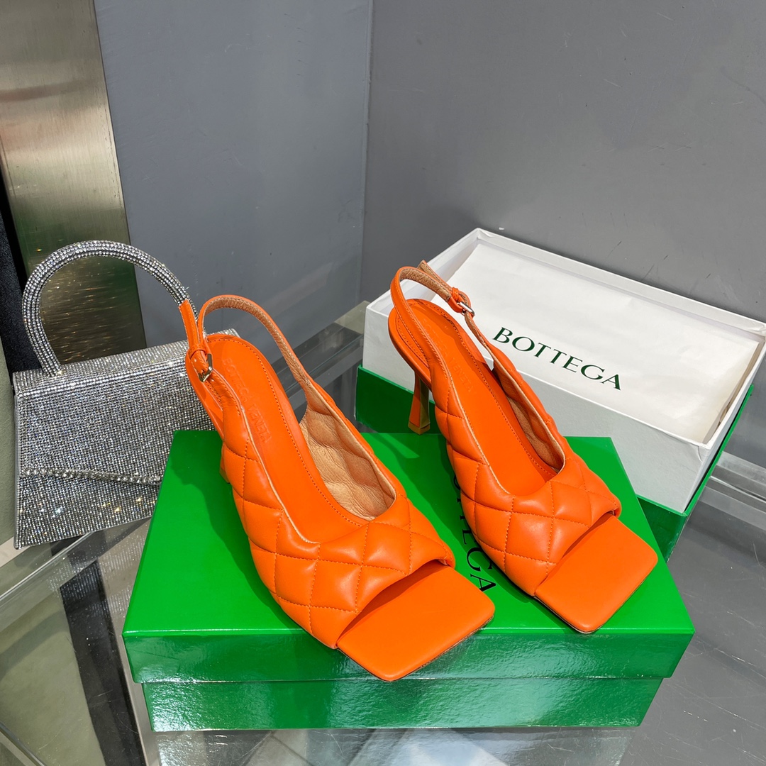 Женские оранжевые босоножки Bottega Veneta с квадратным носком