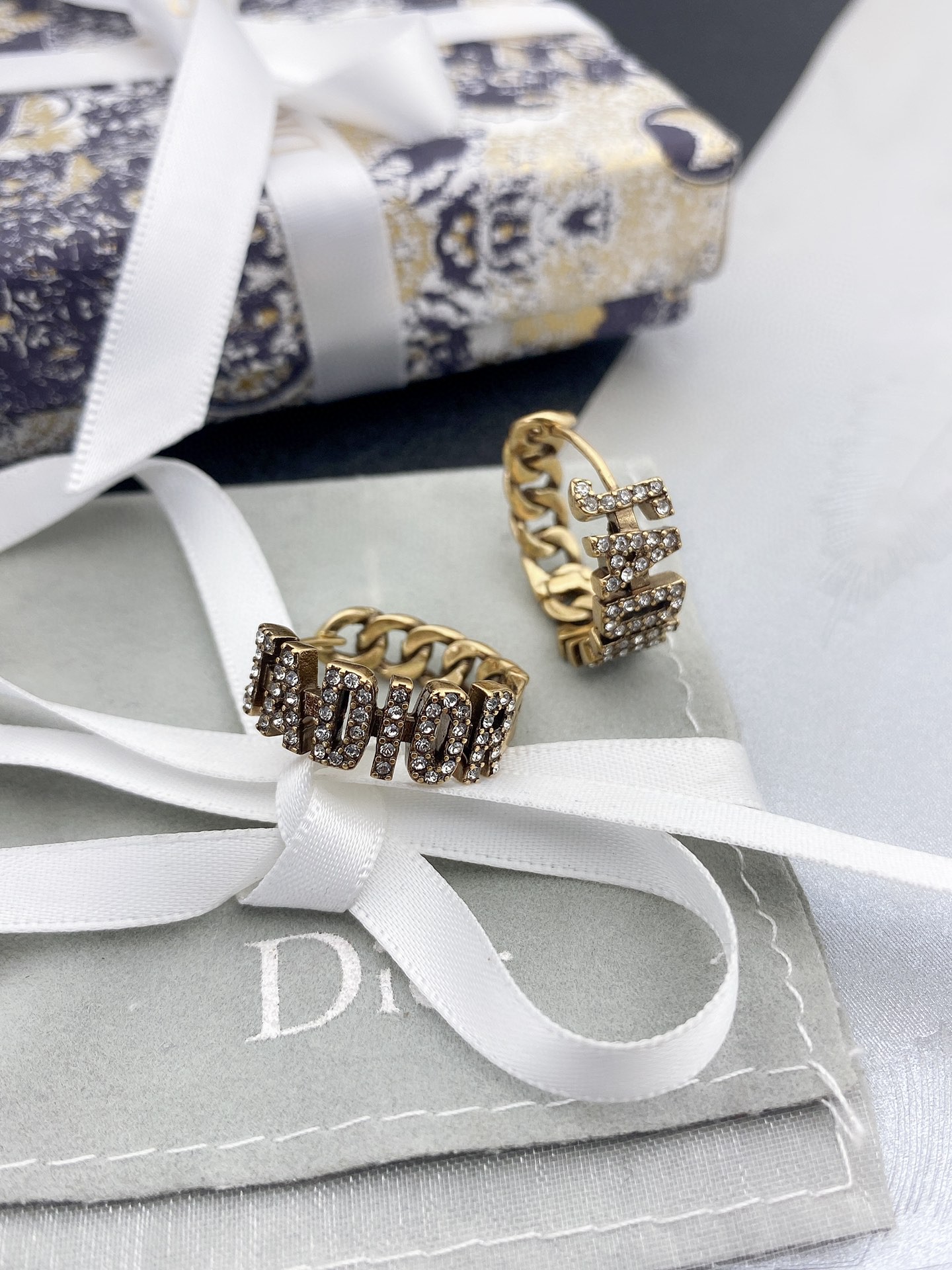 原单品质Dior新款圆圈镂空字母满钻