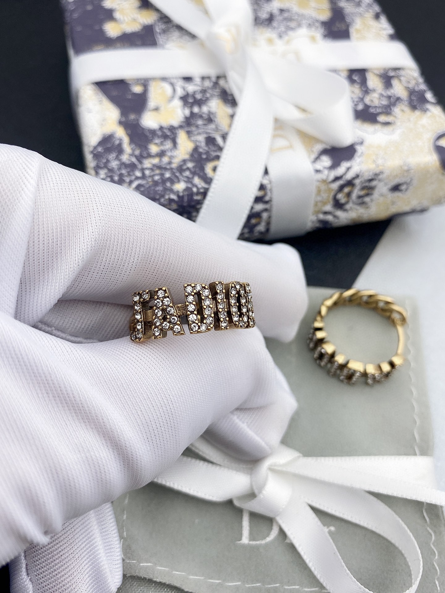 原单品质Dior新款圆圈镂空字母满钻