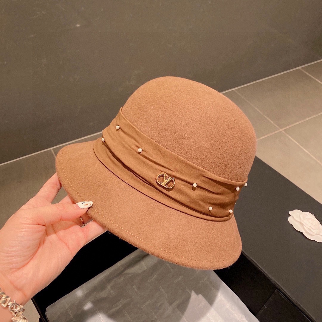 [Valentino Hats]Equipped with dust bag 2025 VALENTINO 2025 AutumnWinter New O