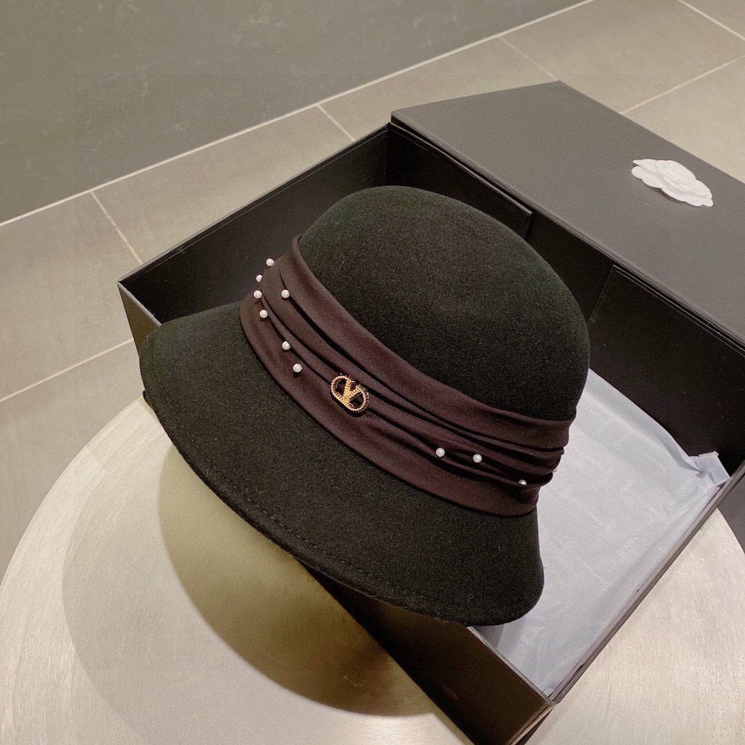 [Valentino Hats]Equipped with dust bag 2025 VALENTINO 2025 AutumnWinter New O