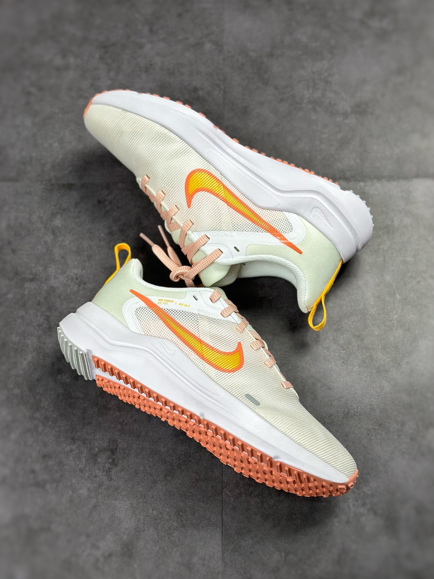 160 NIKe Downshifter 12 网面超轻透气跑步鞋DD9294-101