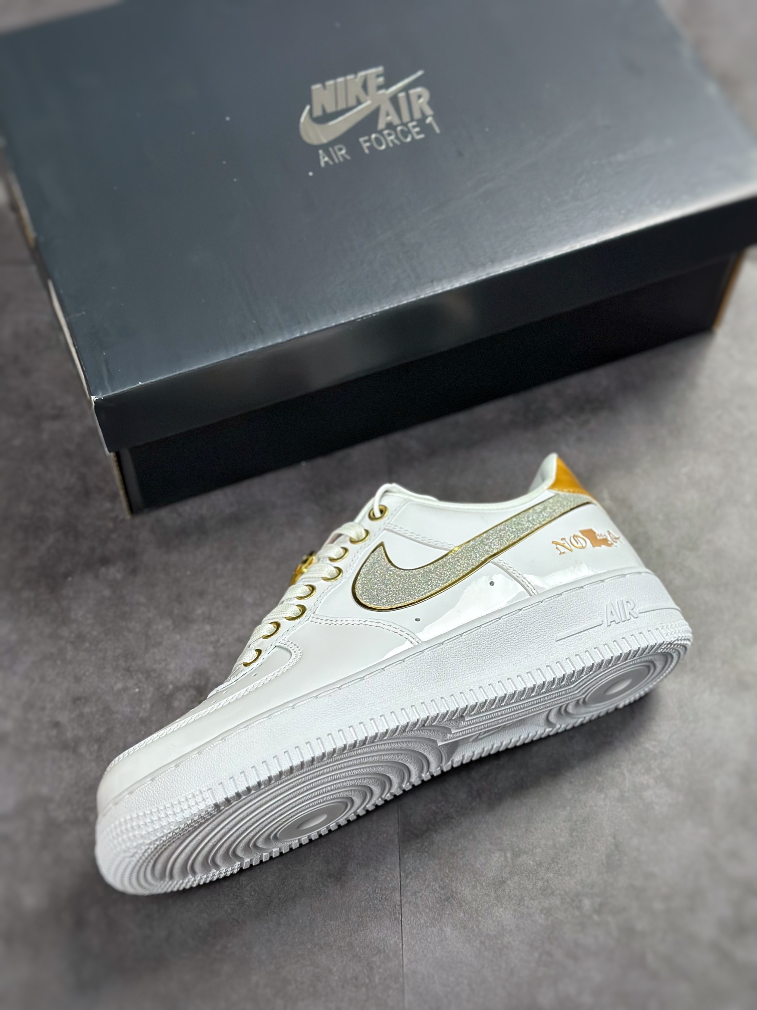 210 Nike Air Force 1 Low 07 漆皮白金 DZ5425-100