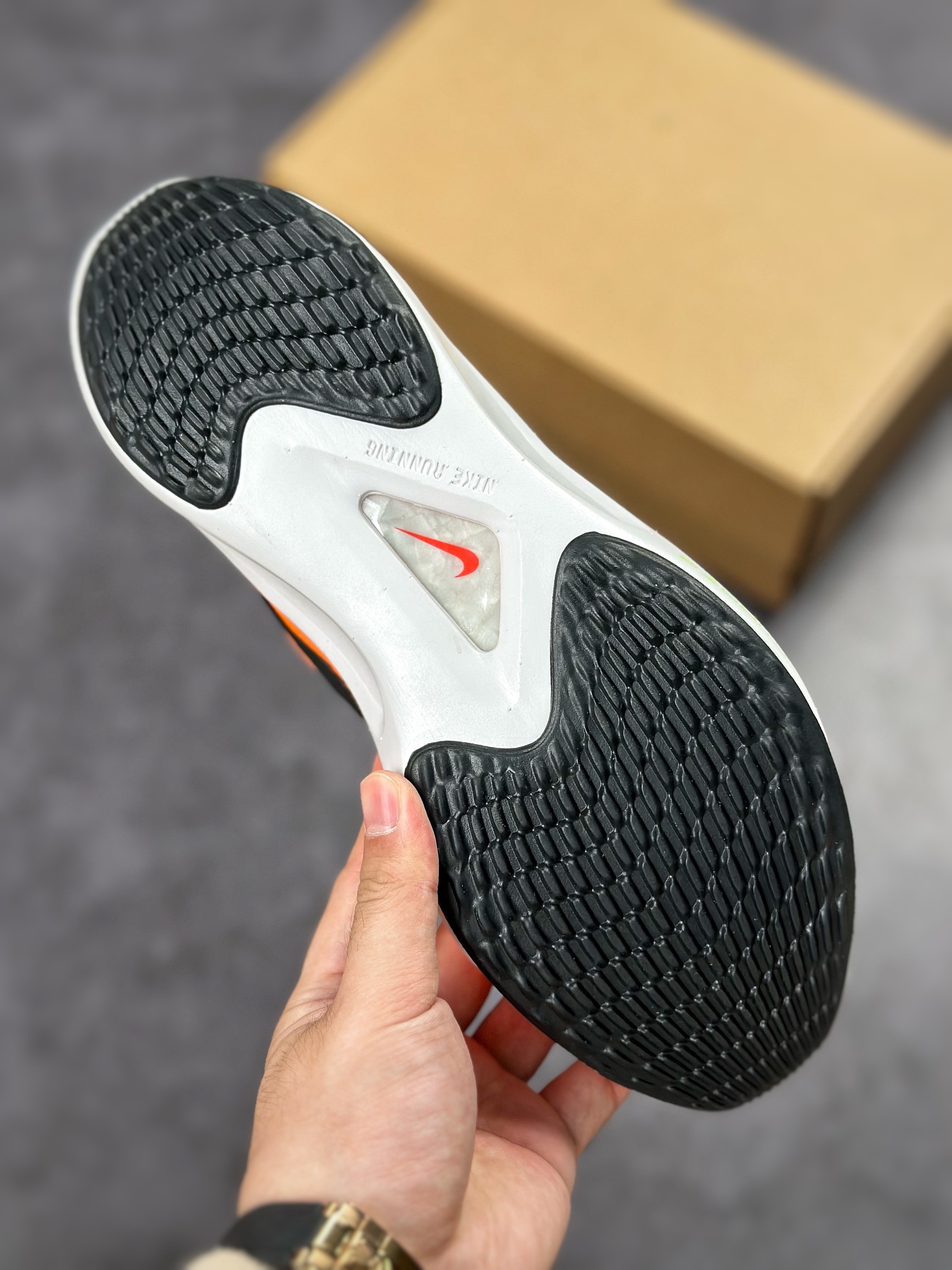 290 耐克 Nike Zoom Fly 5超轻男子跑步鞋  DM8968-800