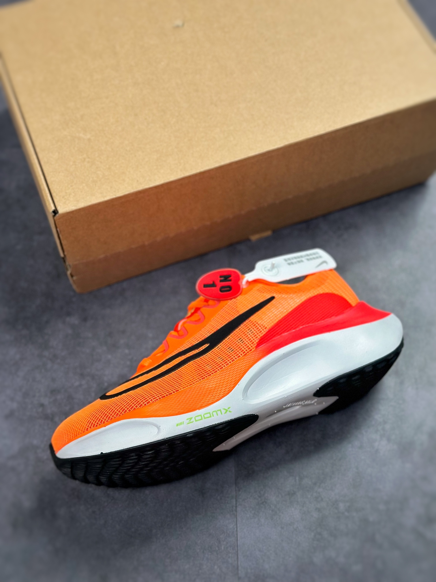 290 耐克 Nike Zoom Fly 5超轻男子跑步鞋  DM8968-800