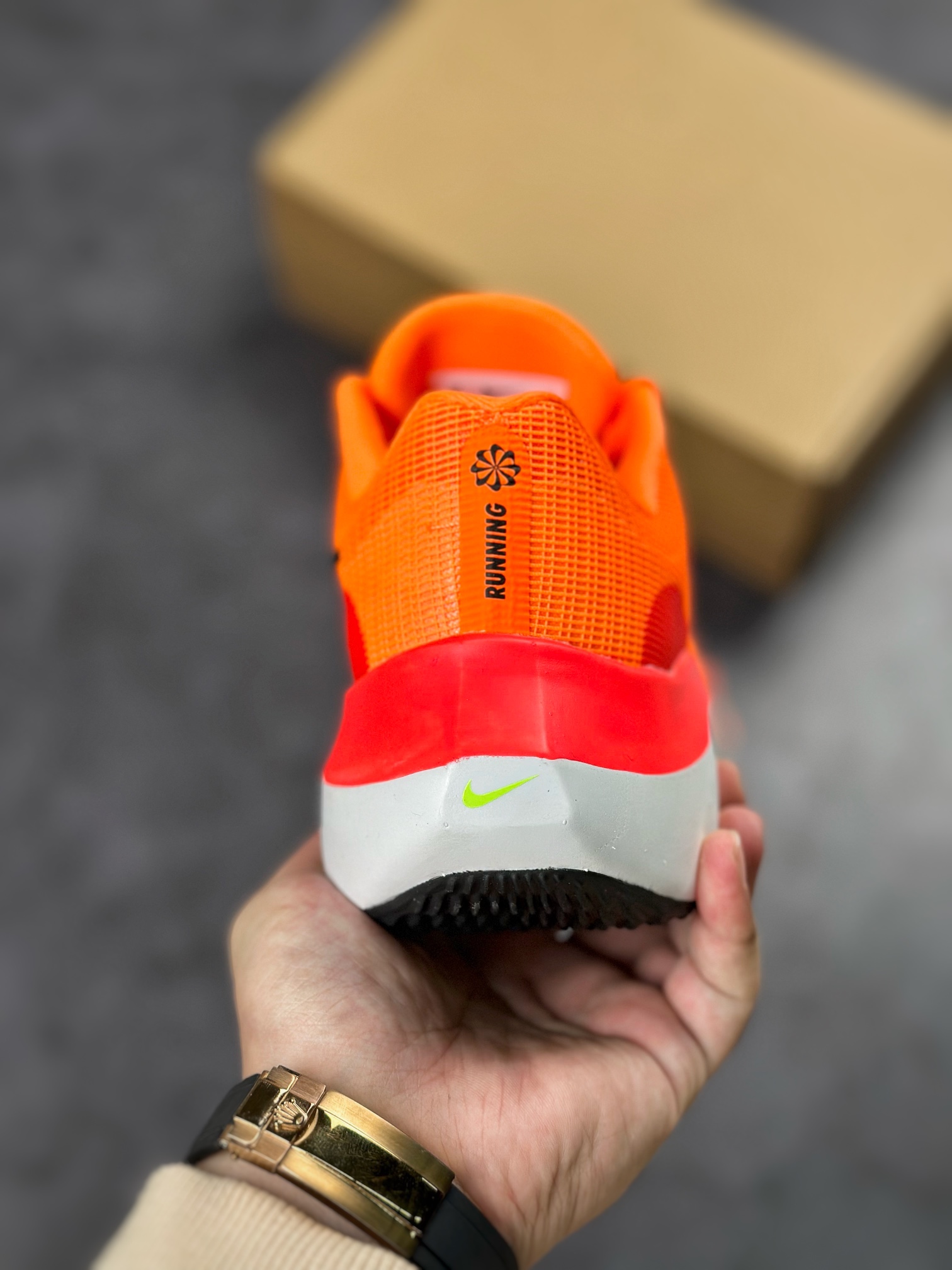 290 耐克 Nike Zoom Fly 5超轻男子跑步鞋  DM8968-800